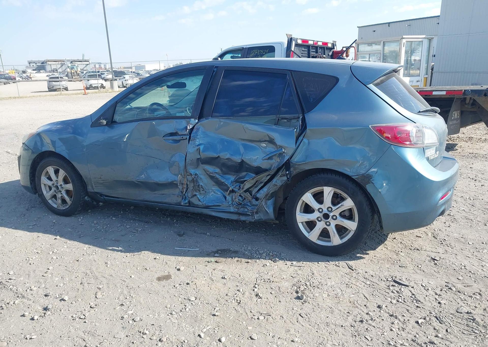 2011 MAZDA 3 I