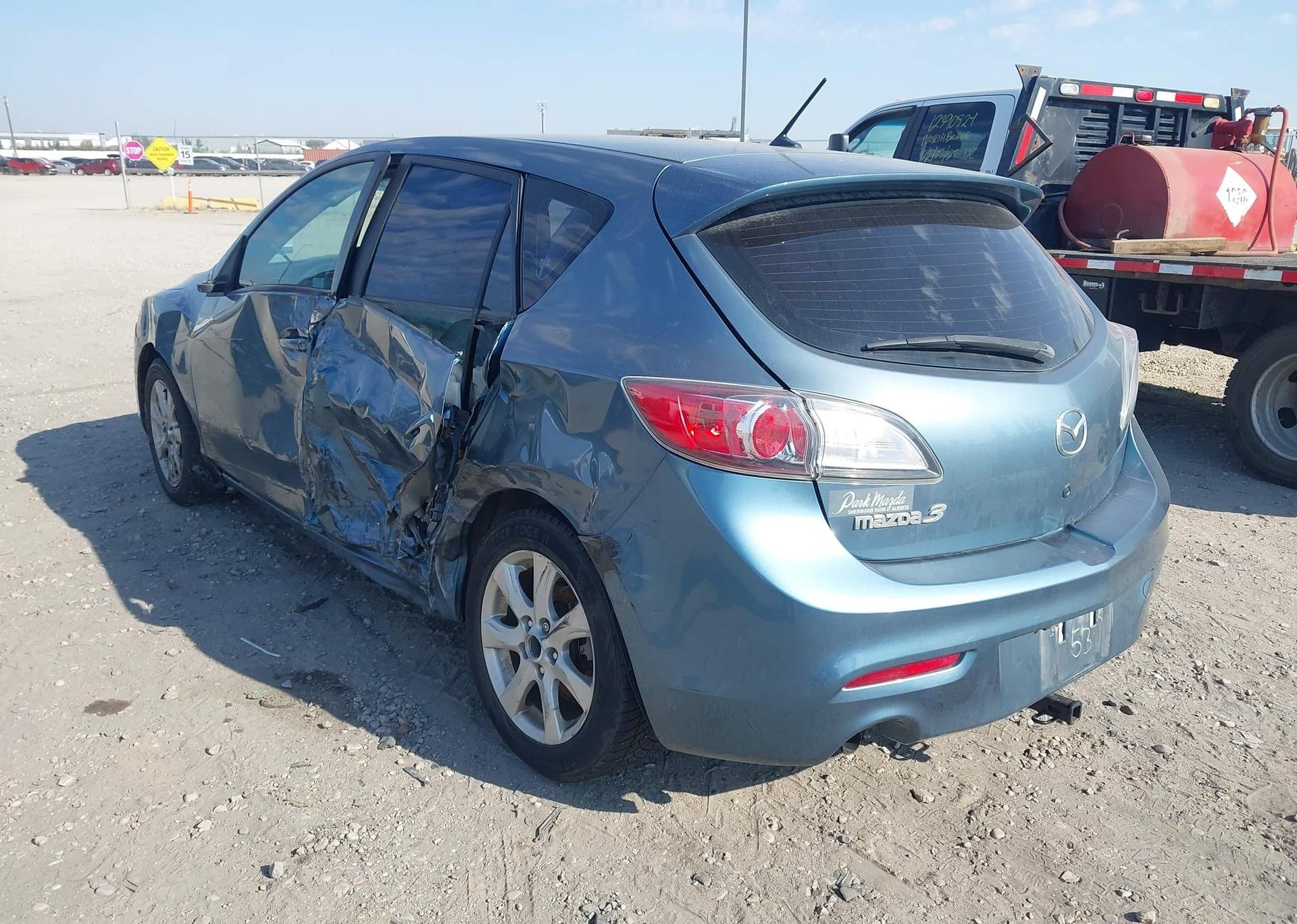 2011 MAZDA 3 I