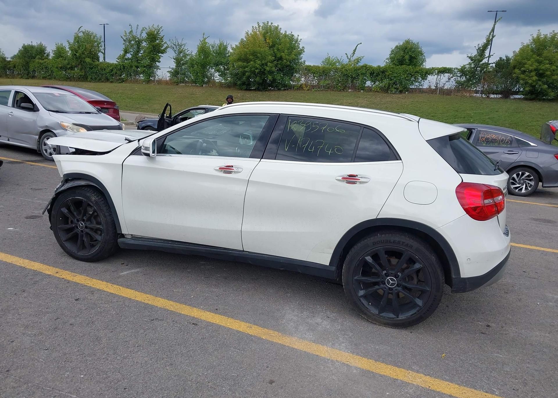 2015 MERCEDES-BENZ GLA 250 4MATIC
