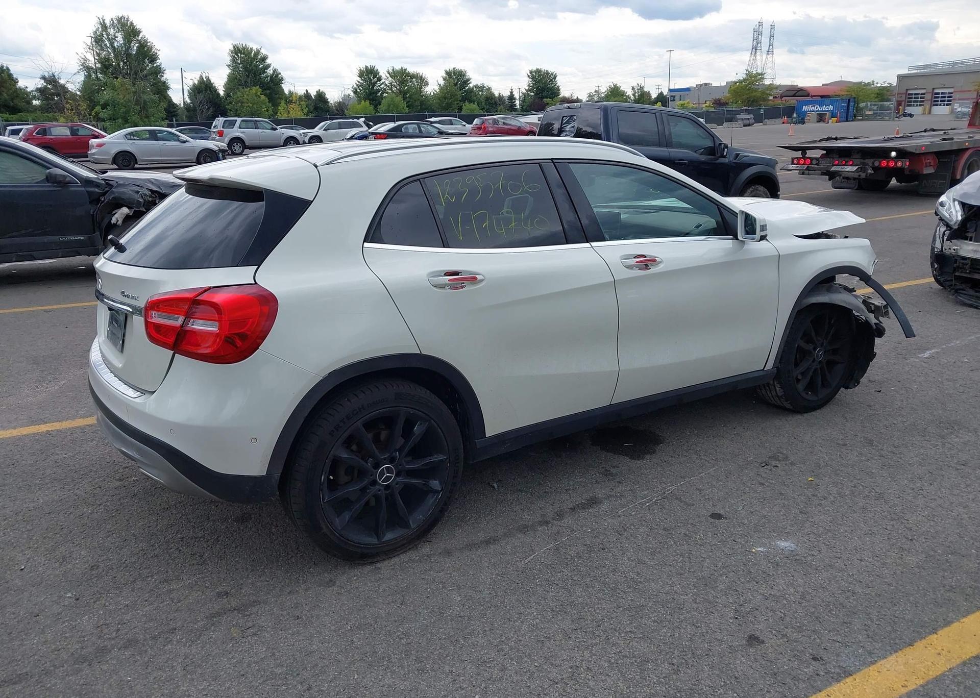 2015 MERCEDES-BENZ GLA 250 4MATIC