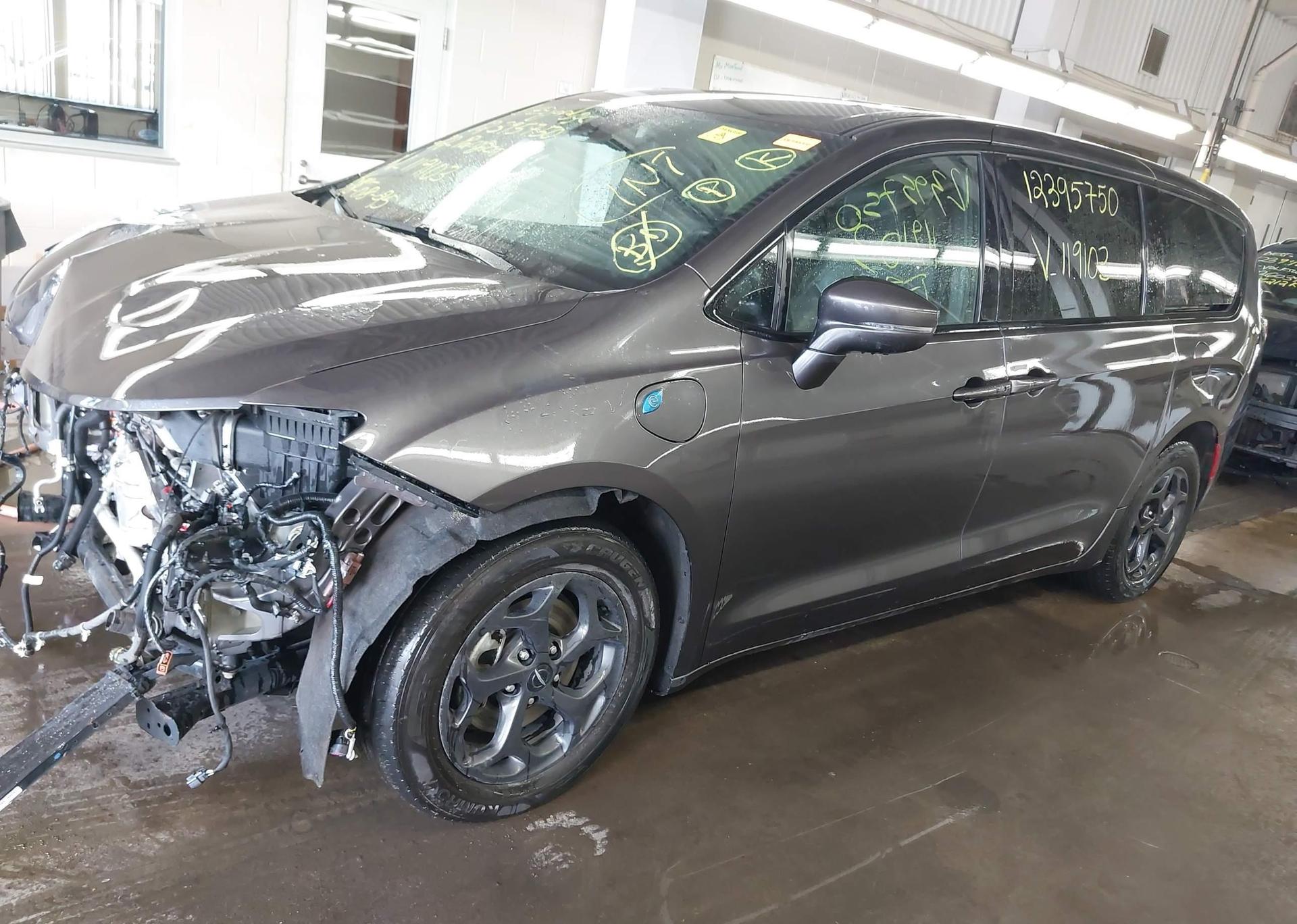 2022 CHRYSLER PACIFICA HYBRID TOURING L