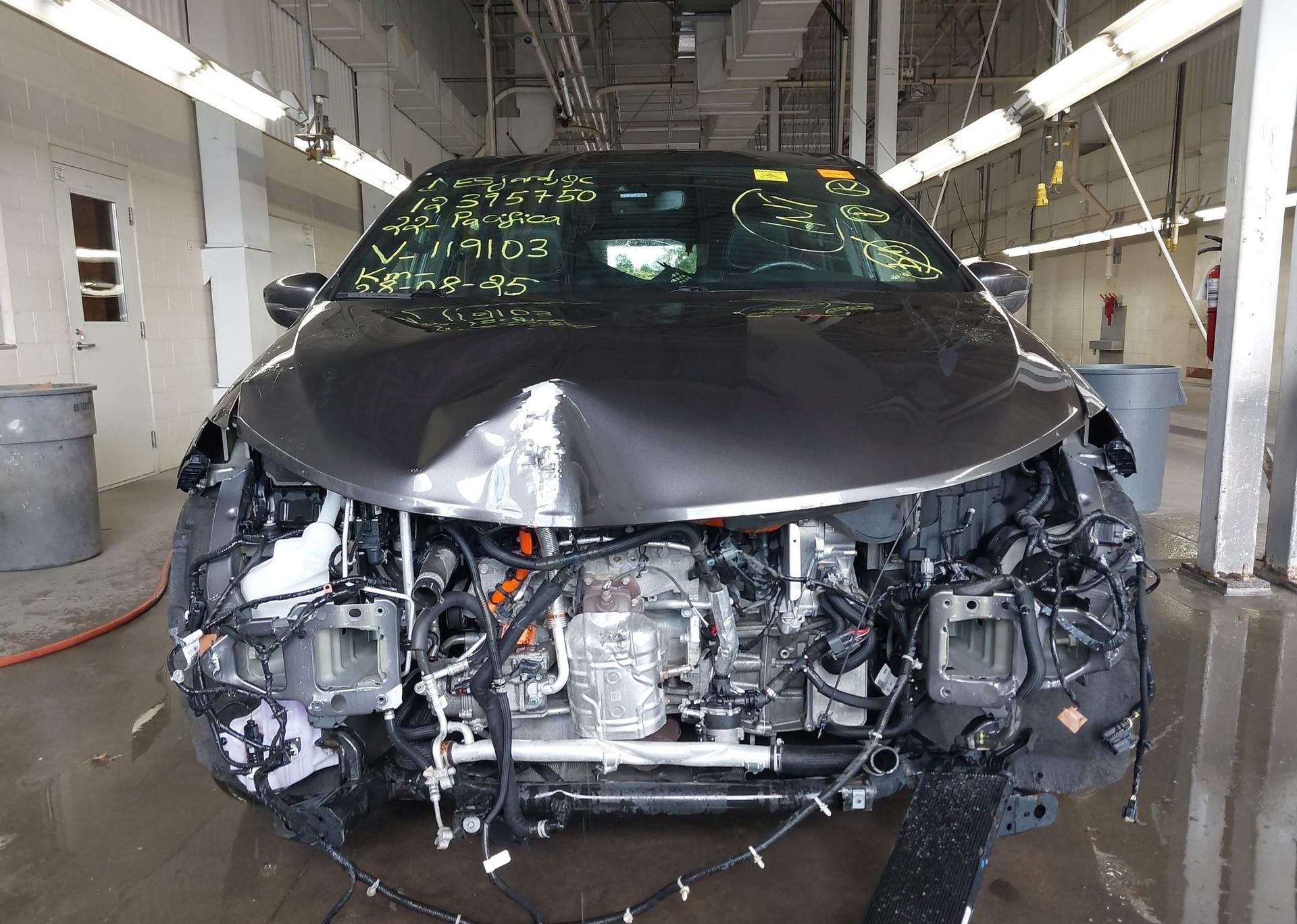 2022 CHRYSLER PACIFICA HYBRID TOURING L