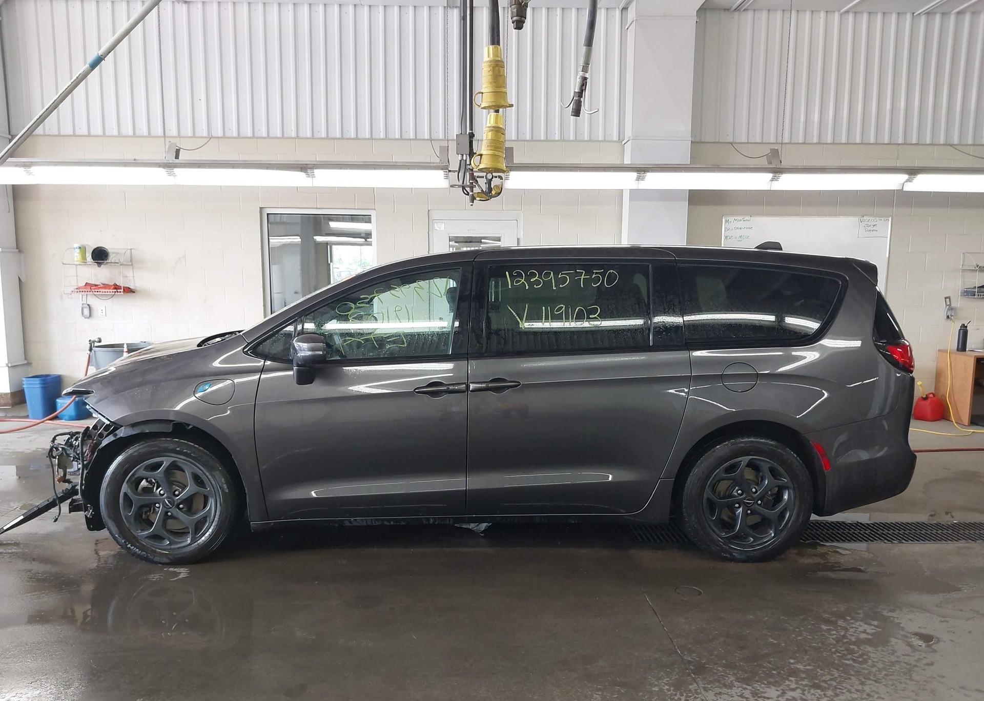 2022 CHRYSLER PACIFICA HYBRID TOURING L
