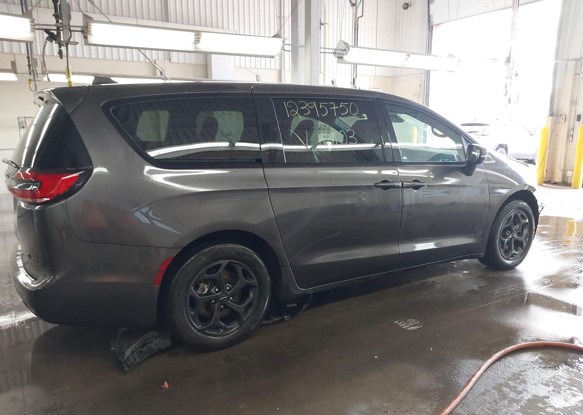 2022 CHRYSLER PACIFICA HYBRID TOURING L
