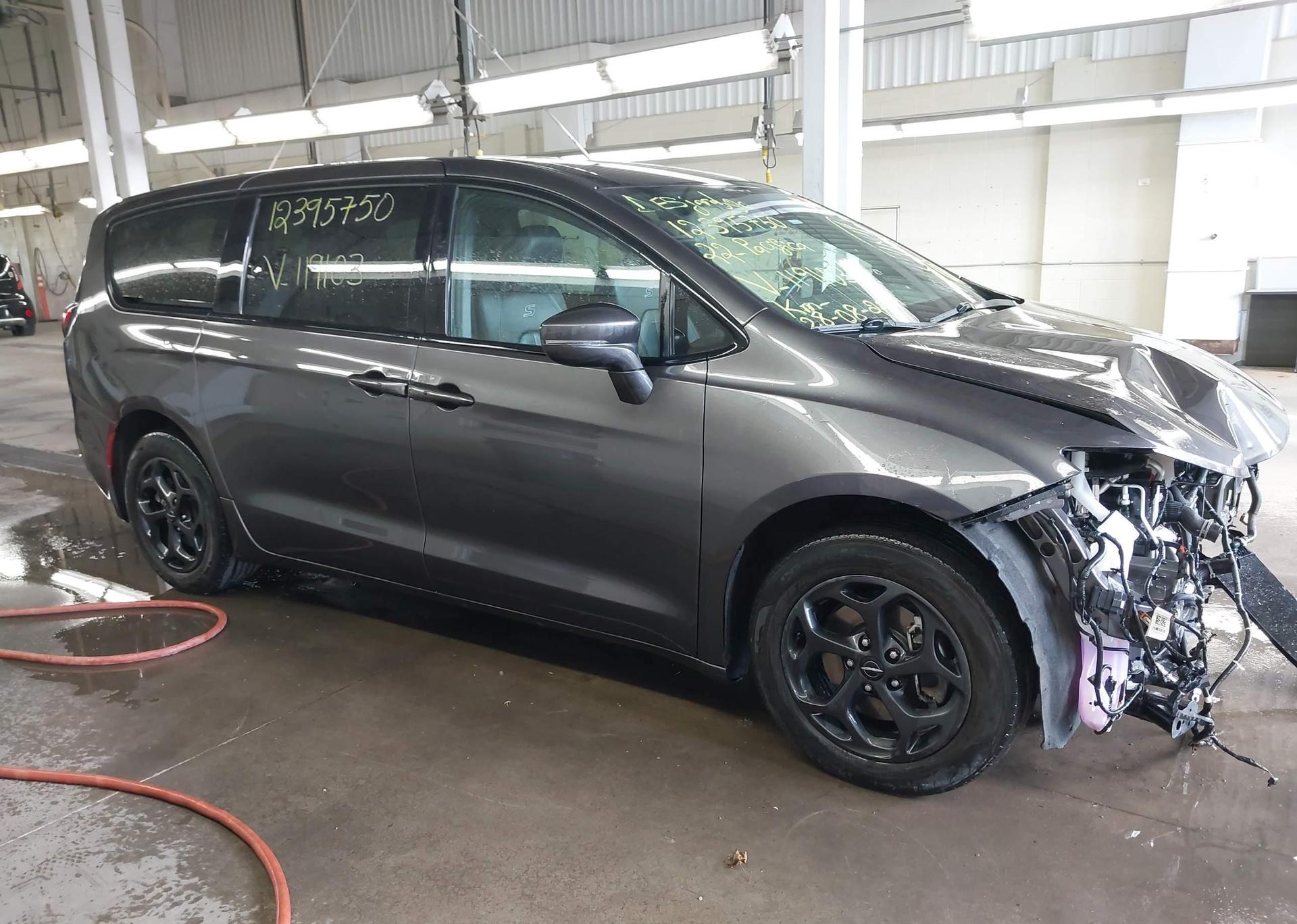 2022 CHRYSLER PACIFICA HYBRID TOURING L