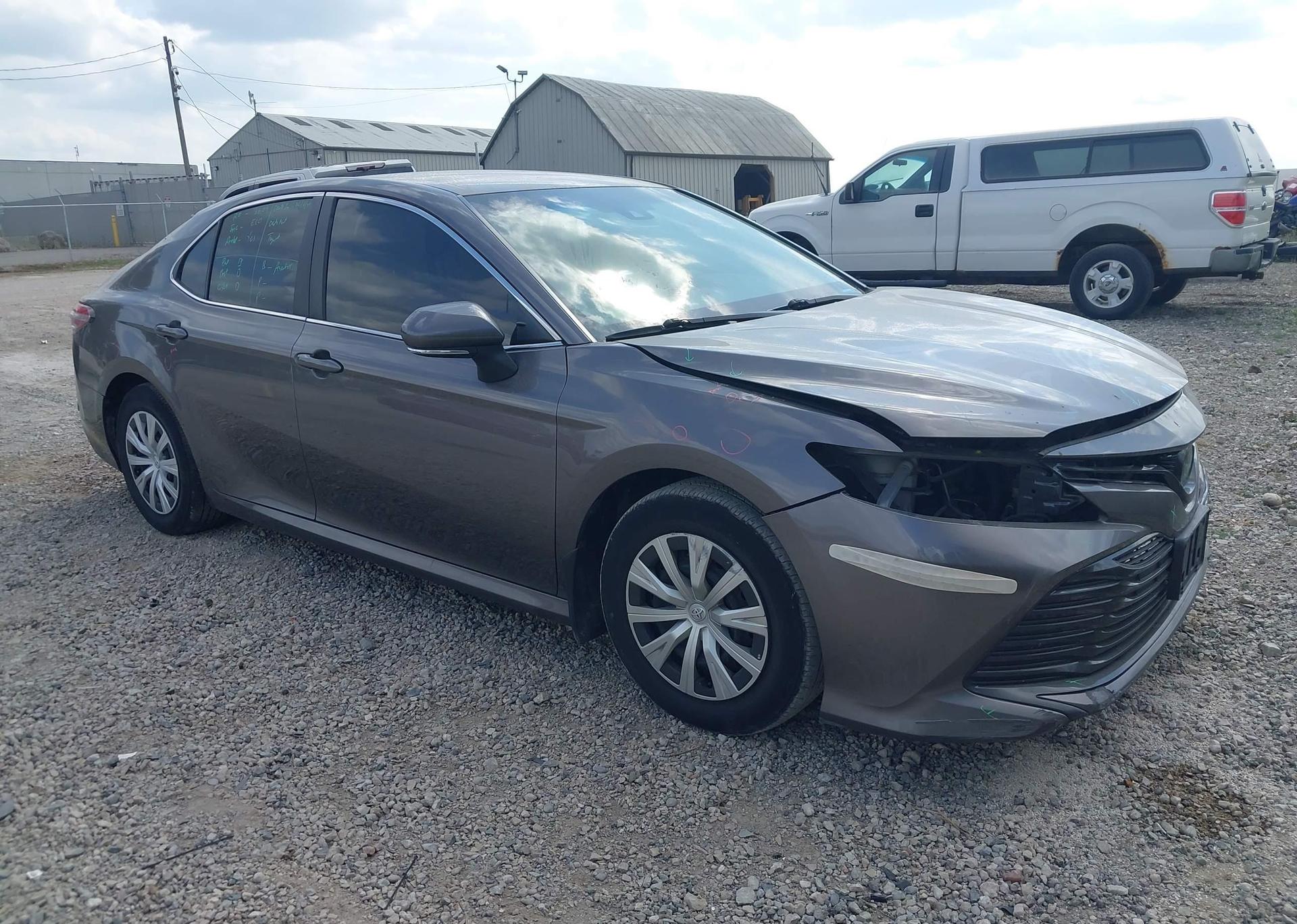 2018 TOYOTA CAMRY LE