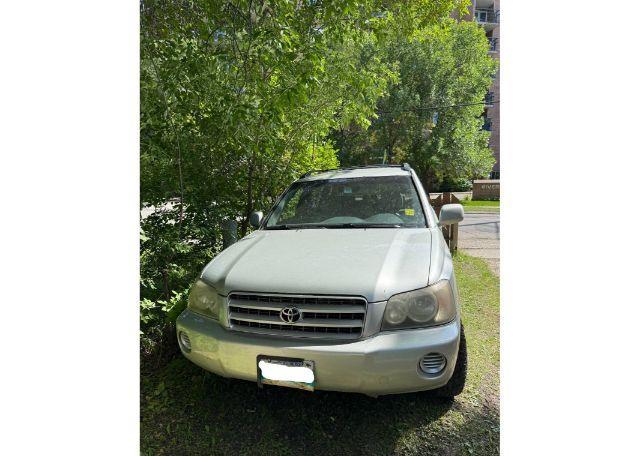 2003 TOYOTA HIGHLANDER LIMITED