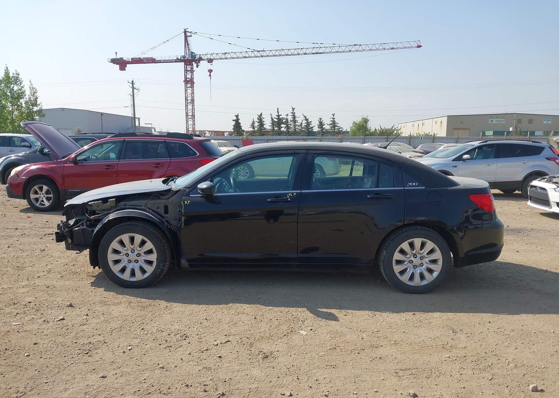 2013 CHRYSLER 200 LX