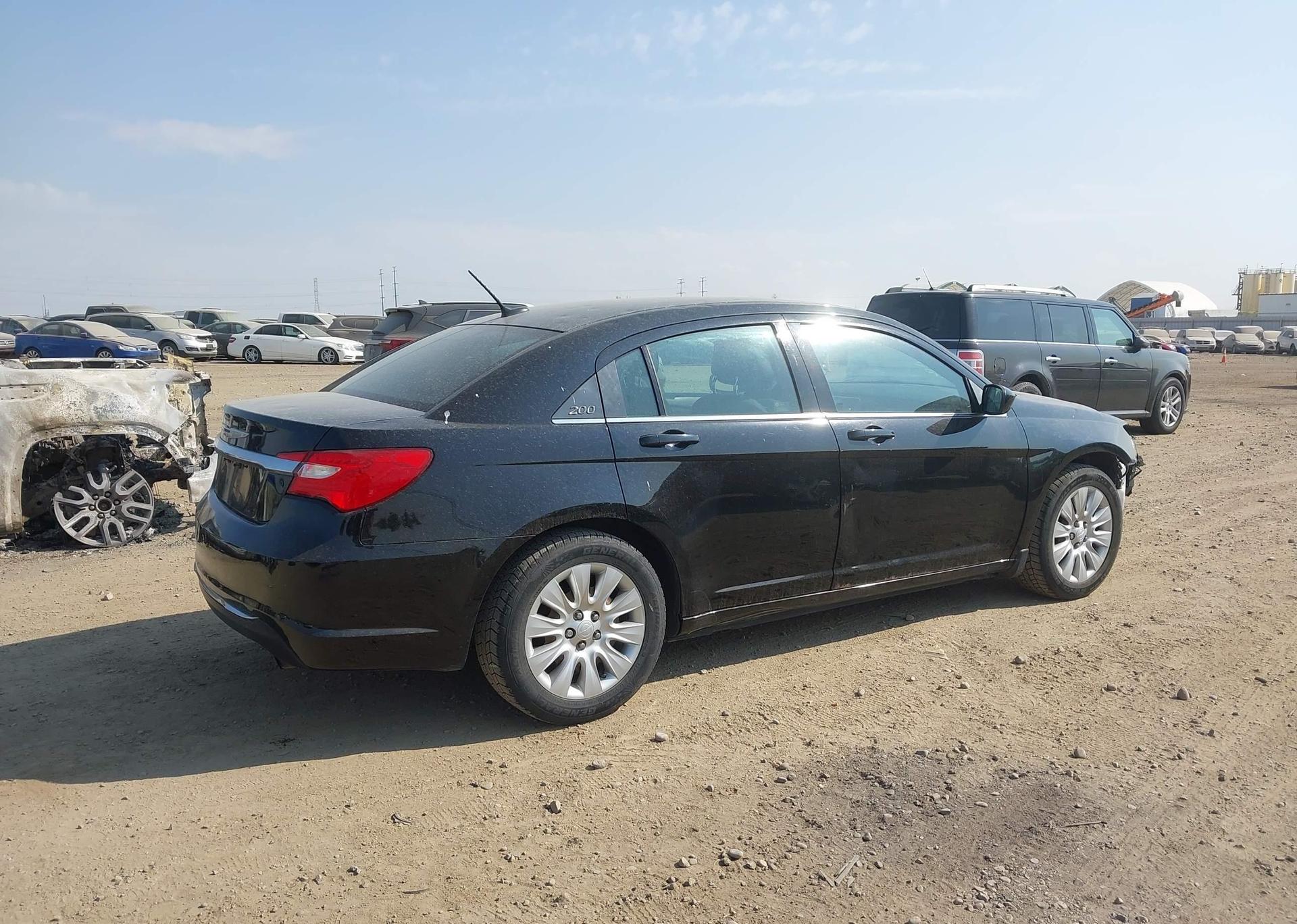 2013 CHRYSLER 200 LX