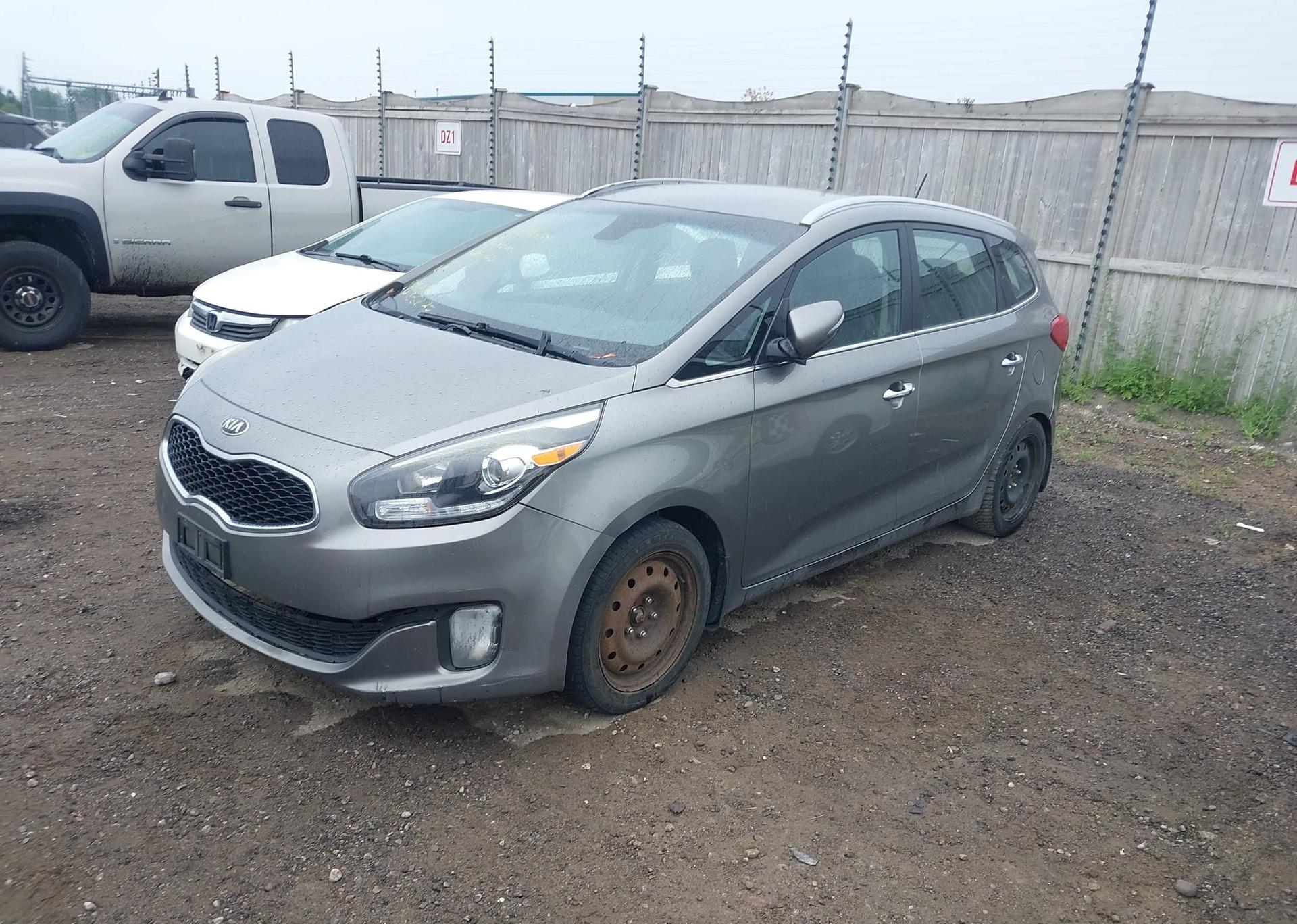 2015 KIA RONDO