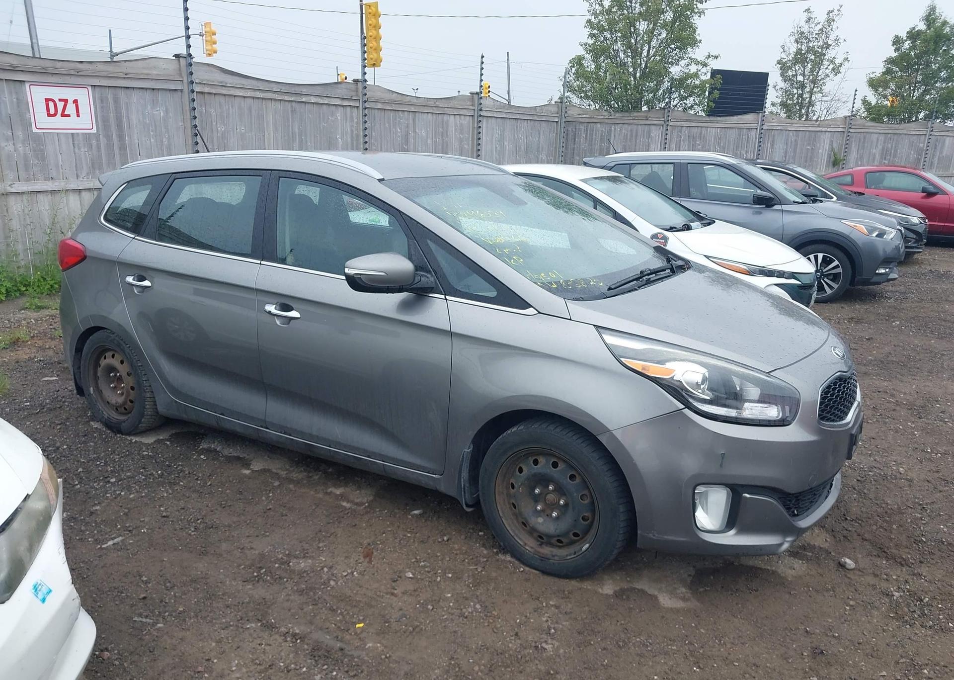 2015 KIA RONDO