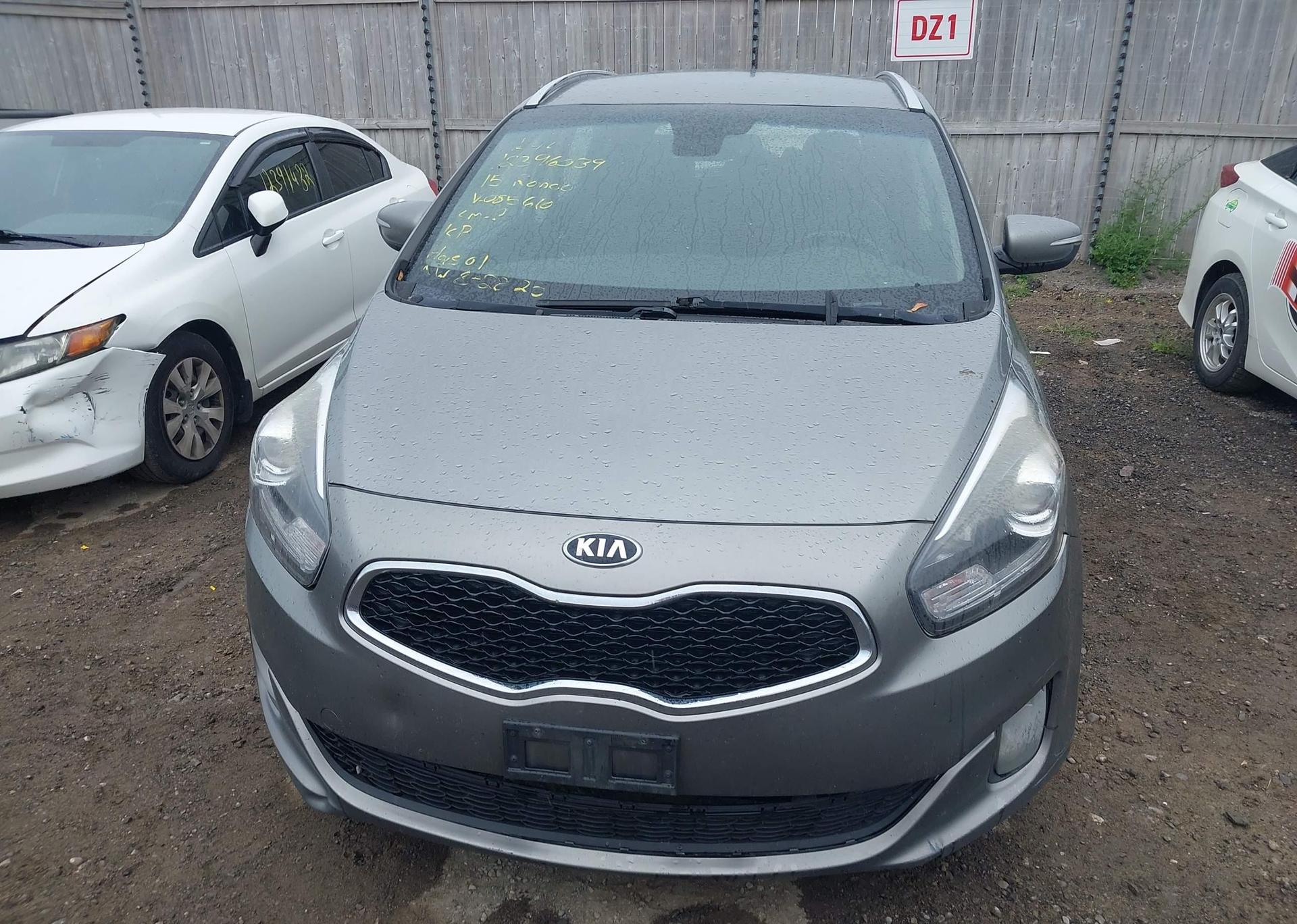 2015 KIA RONDO