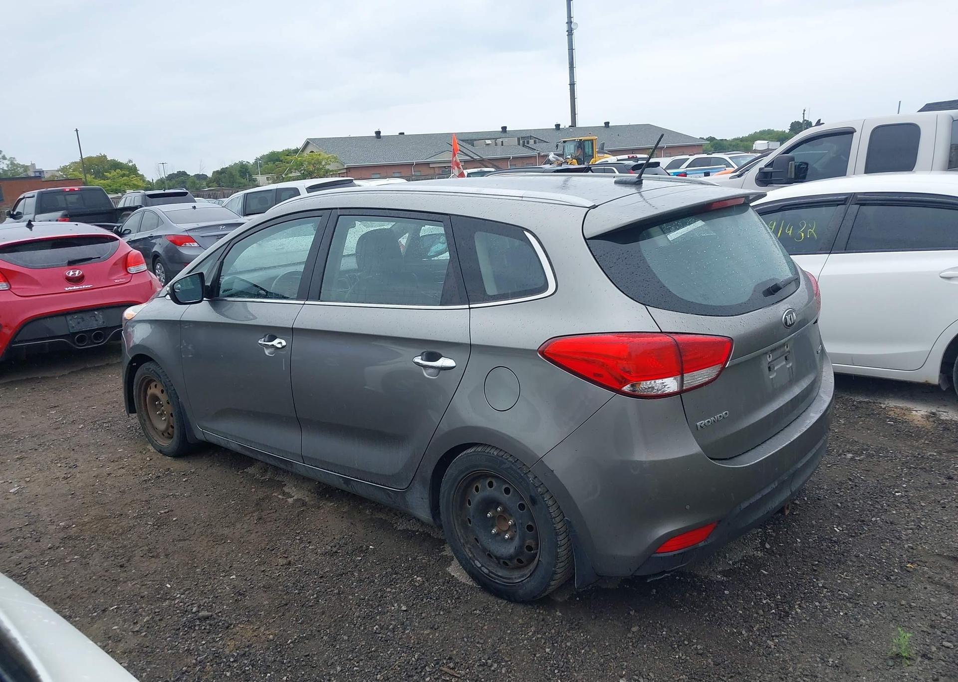 2015 KIA RONDO