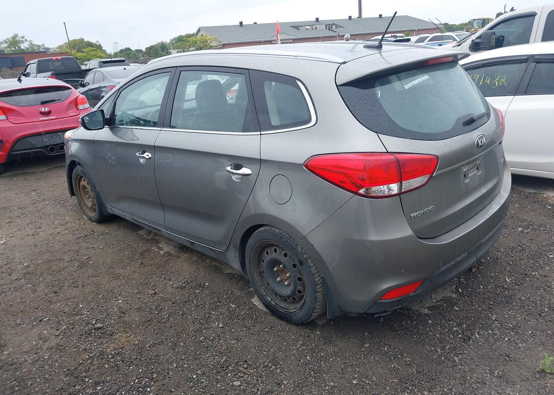 2015 KIA RONDO