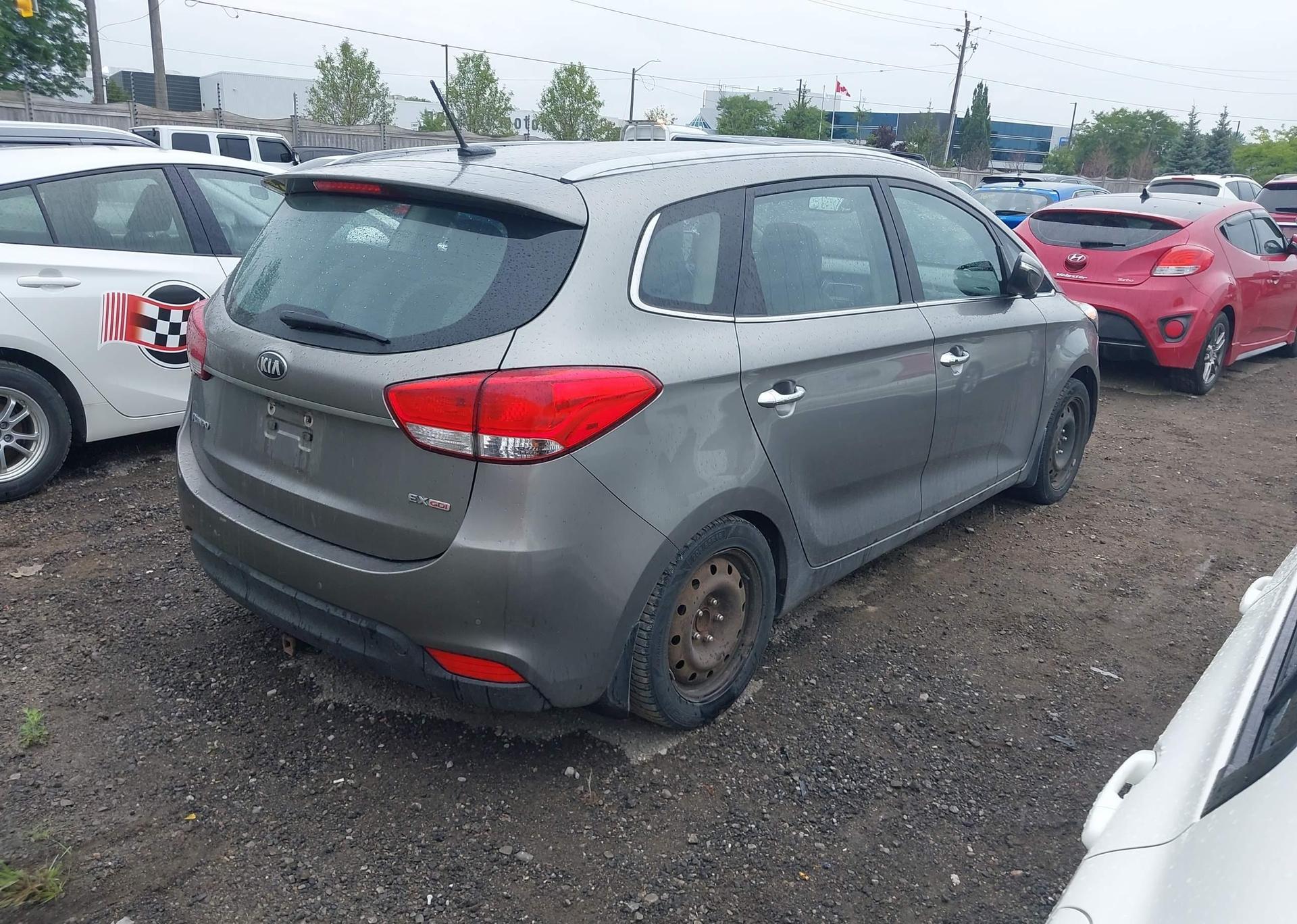 2015 KIA RONDO