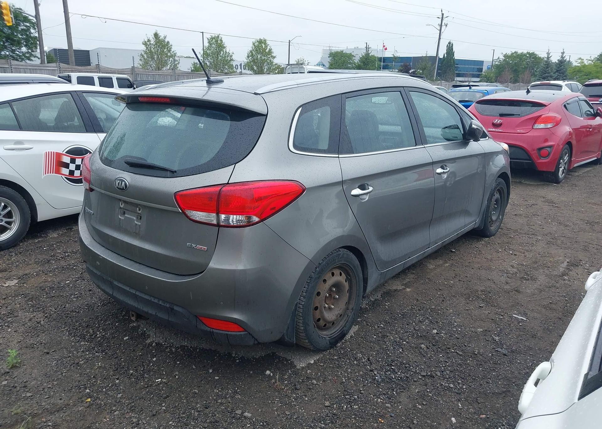 2015 KIA RONDO