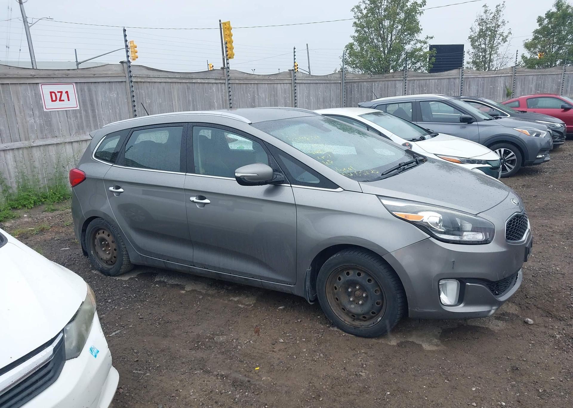 2015 KIA RONDO