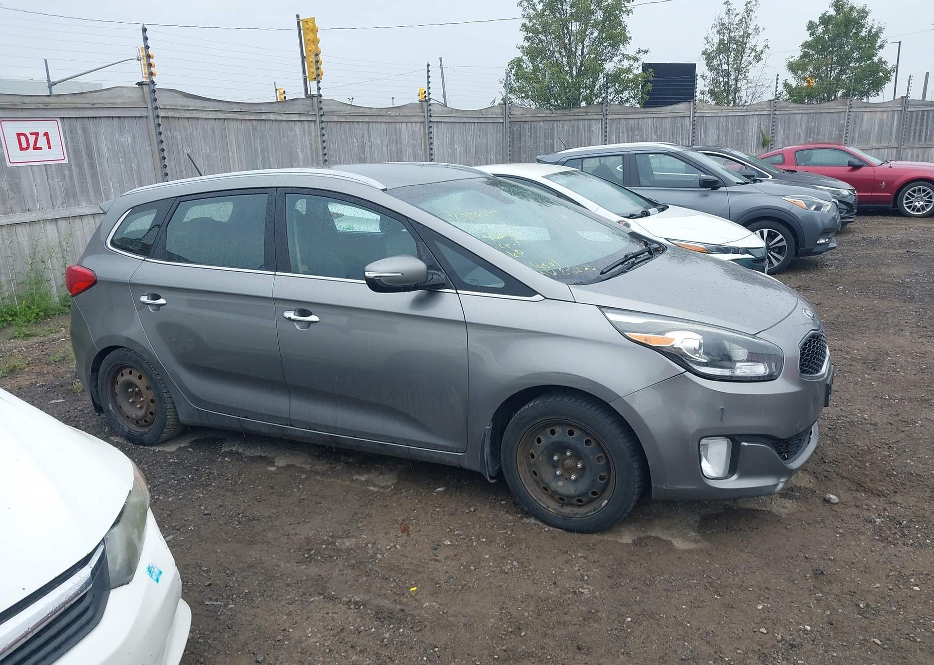 2015 KIA RONDO