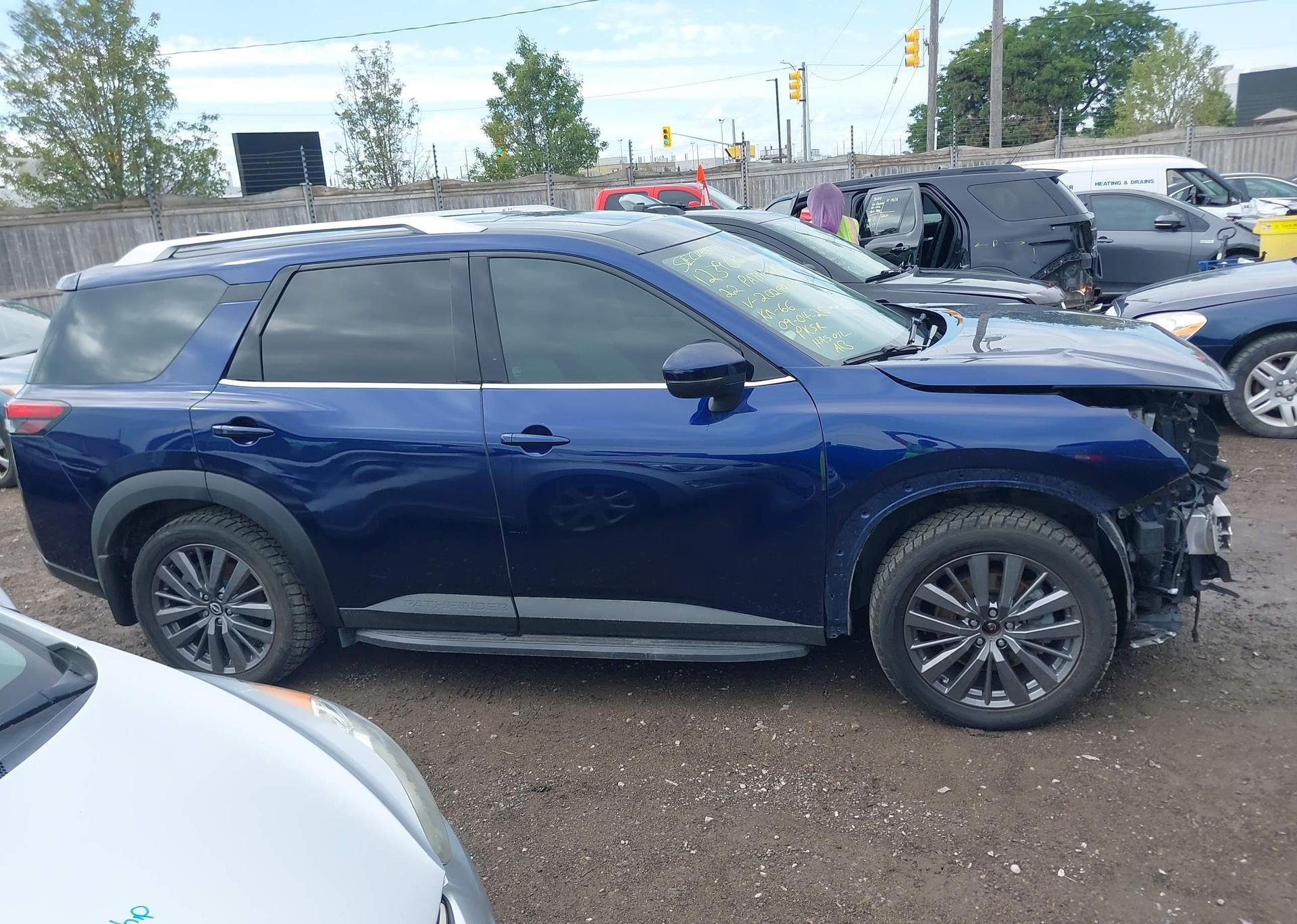 2022 NISSAN pathfinder sl