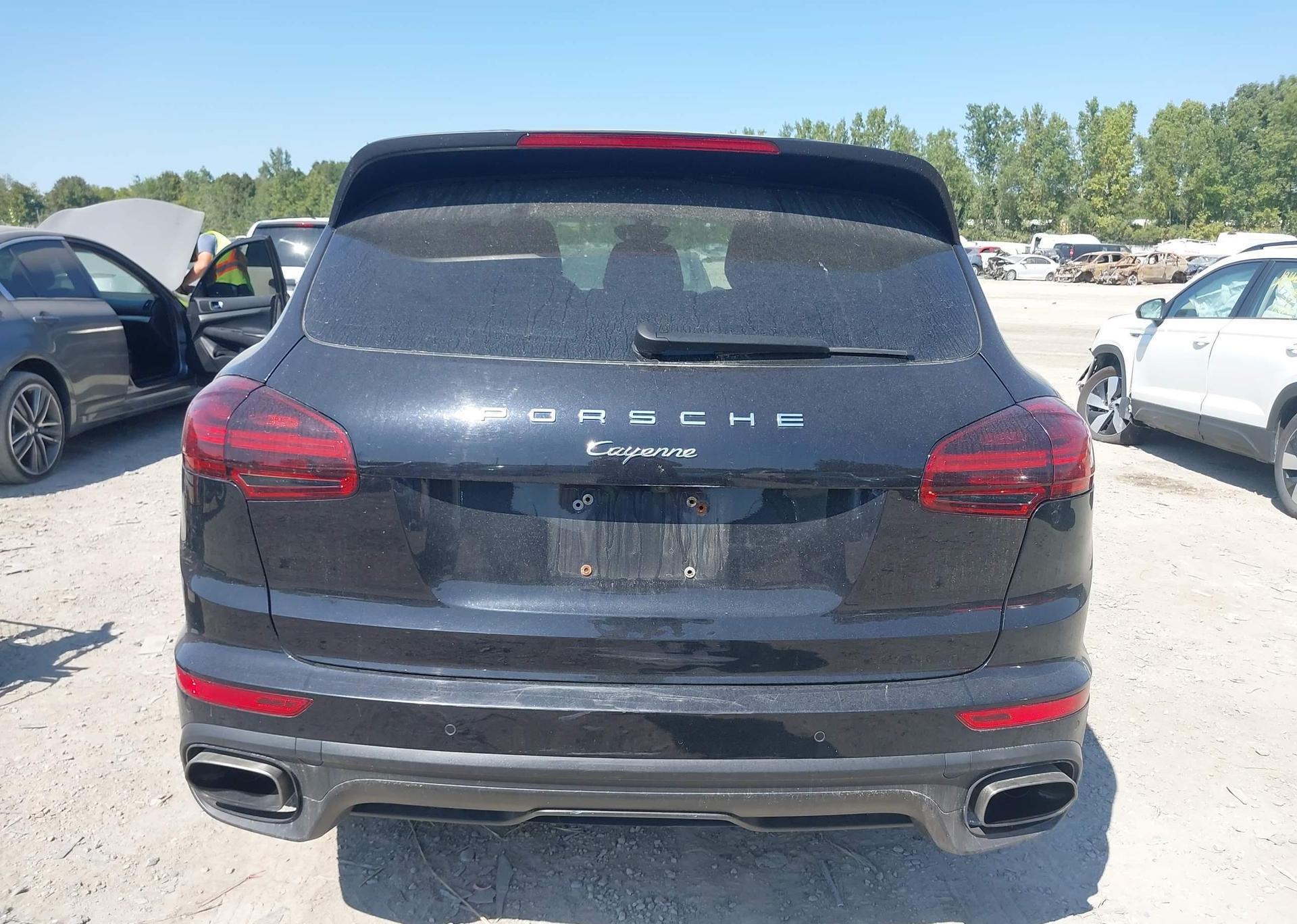 2016 PORSCHE CAYENNE