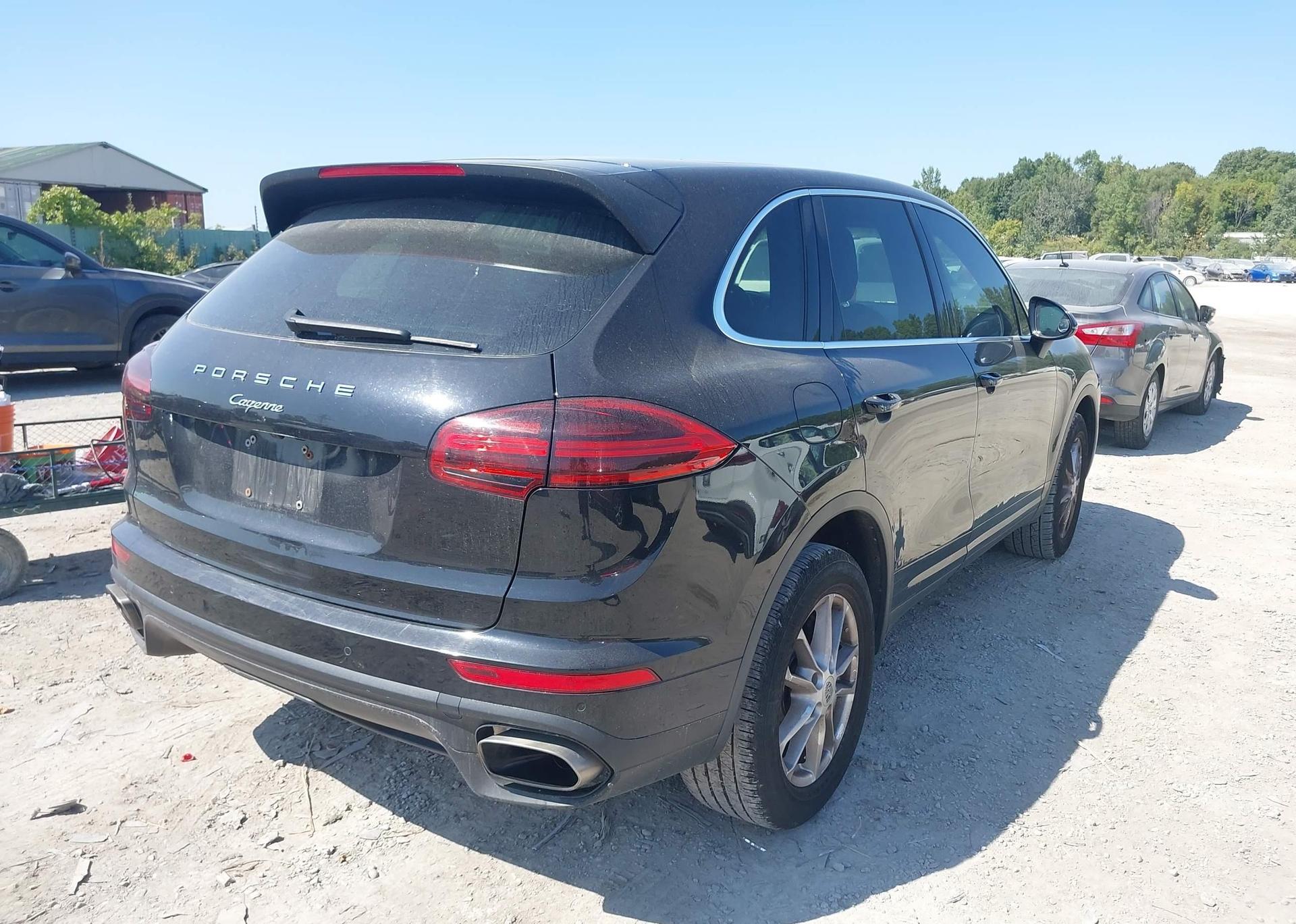 2016 PORSCHE CAYENNE