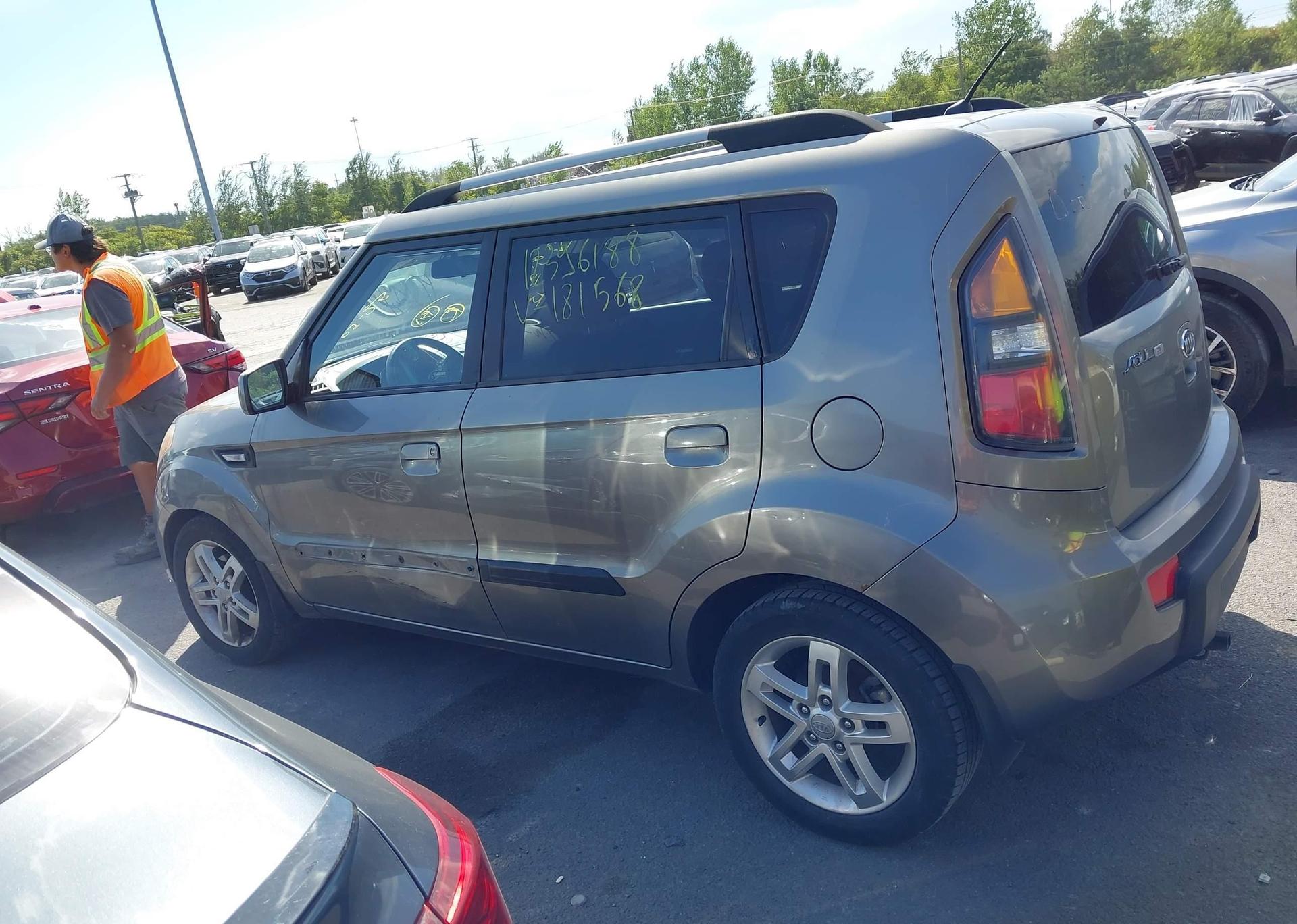 2010 KIA SOUL +