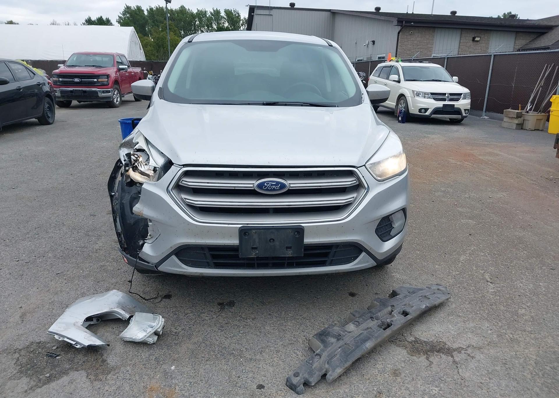 2017 FORD ESCAPE SE