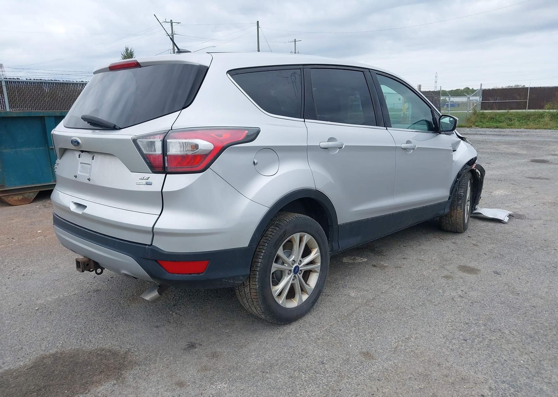 2017 FORD ESCAPE SE