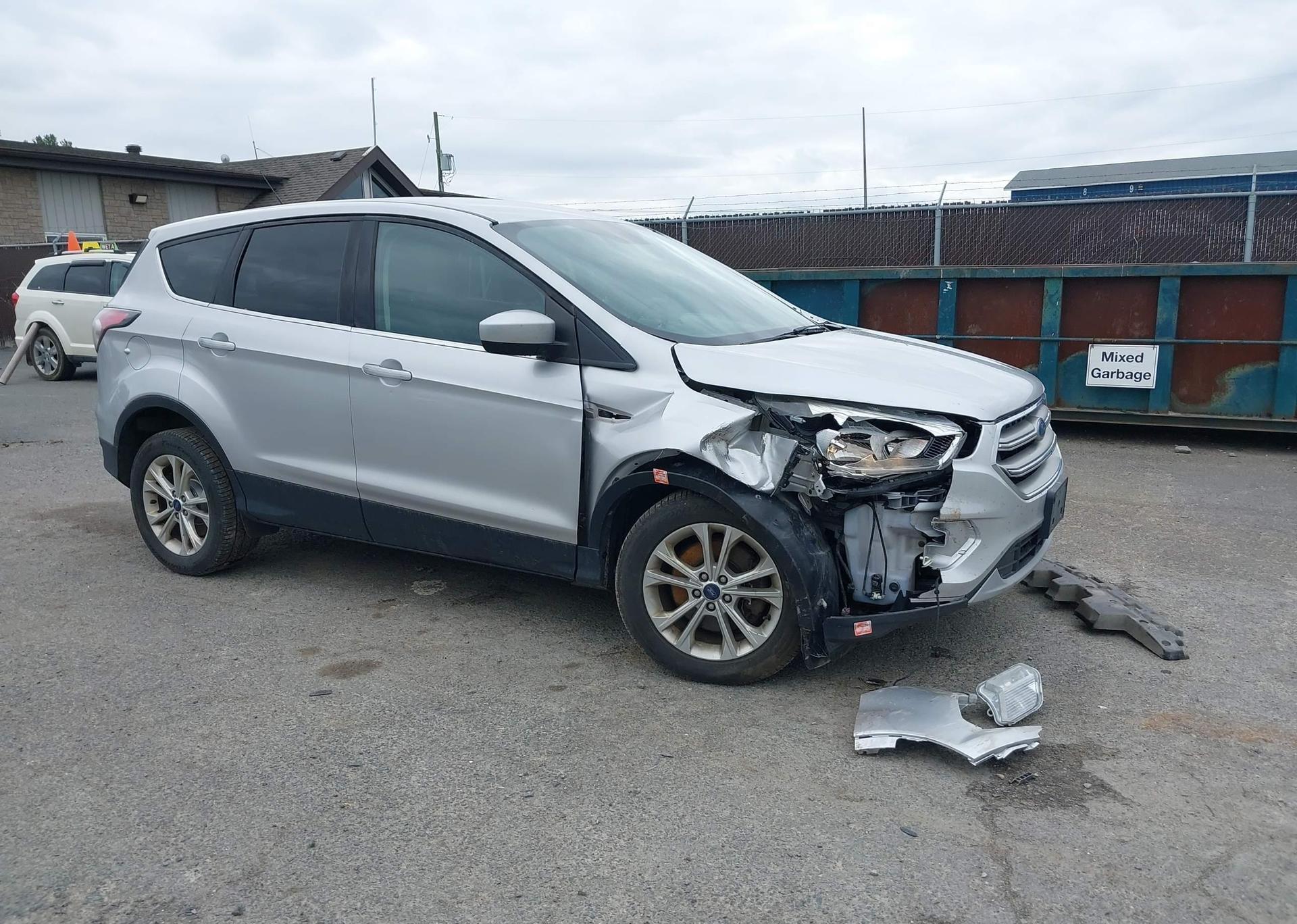 2017 FORD ESCAPE SE