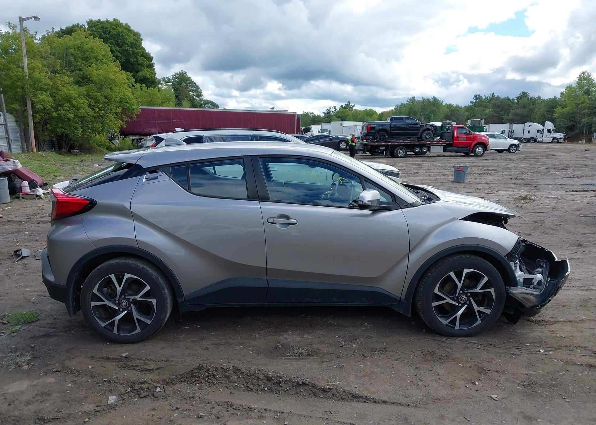 2019 TOYOTA C-HR XLE