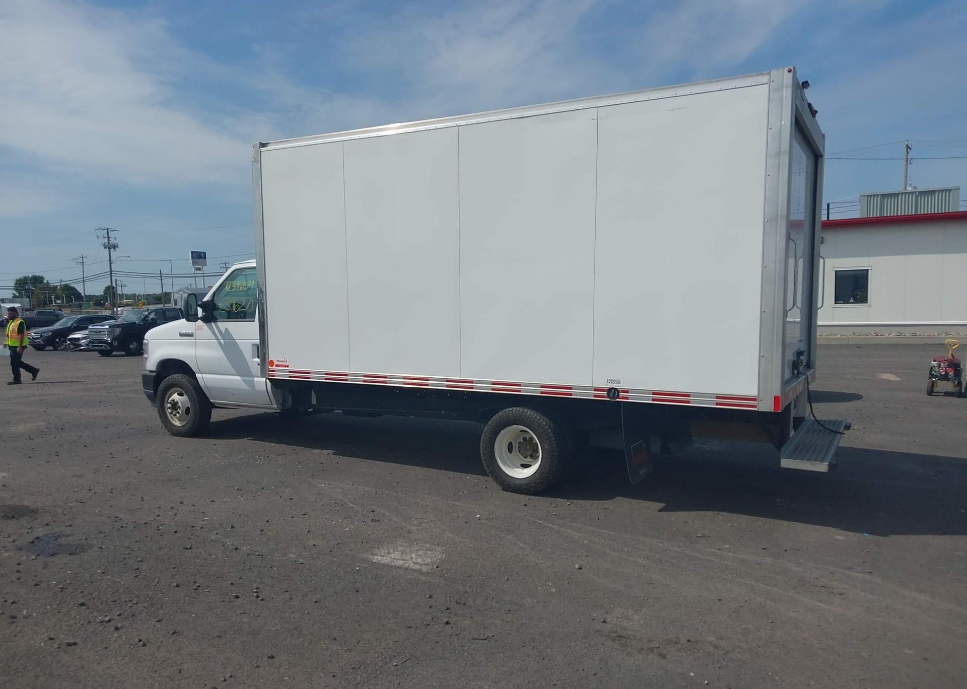 2024 FORD ECONOLINE E450 SUPER DUTY CUTAWAY VAN
