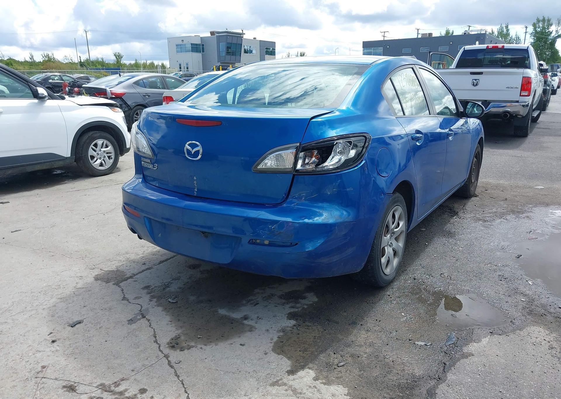 2013 MAZDA 3 I