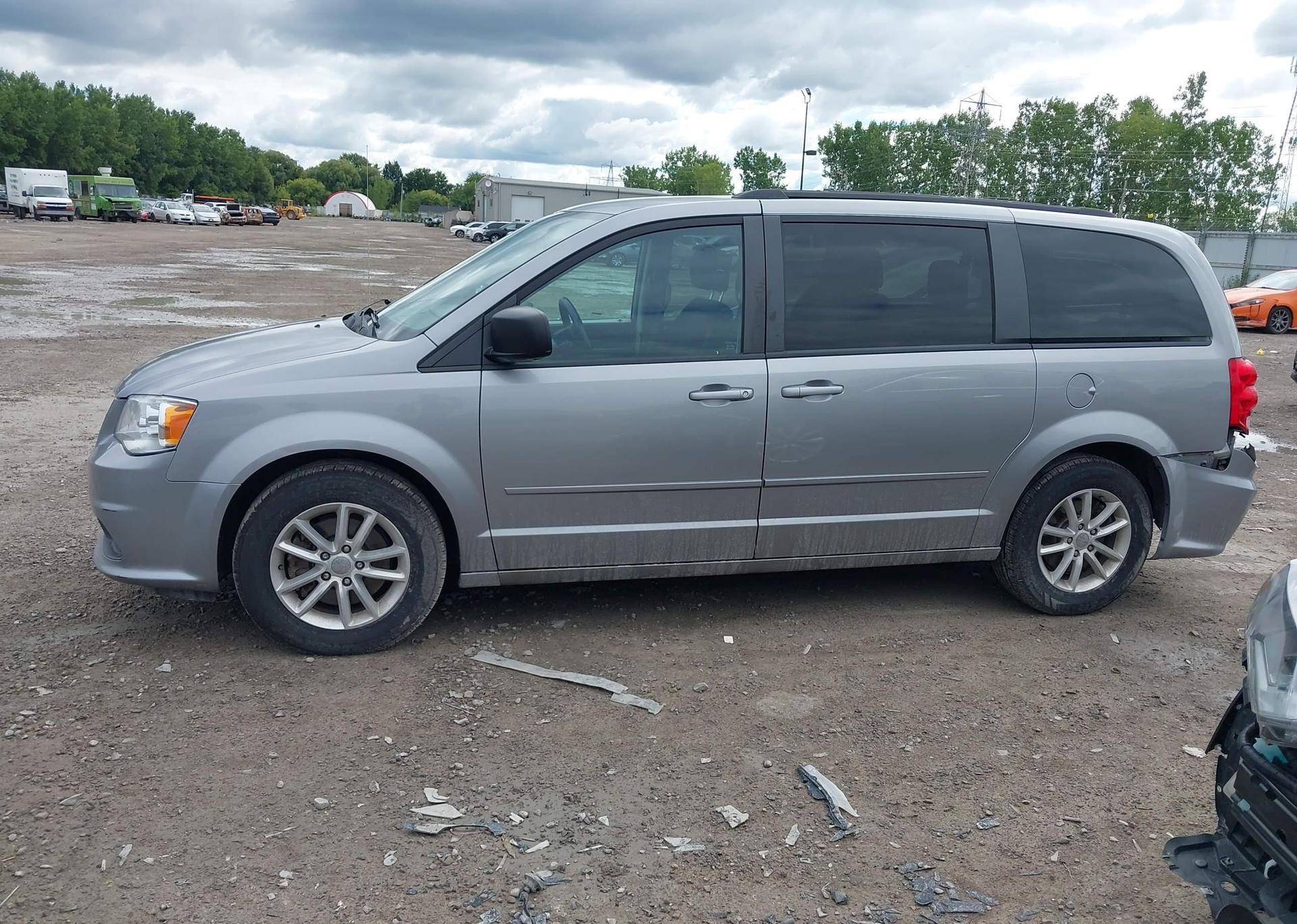 2016 DODGE GRAND CARAVAN SE