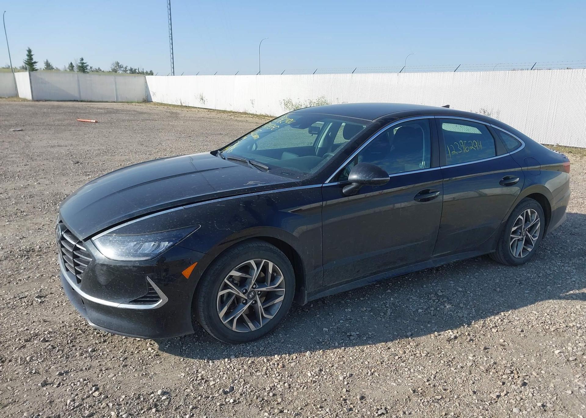 2022 HYUNDAI SONATA SE