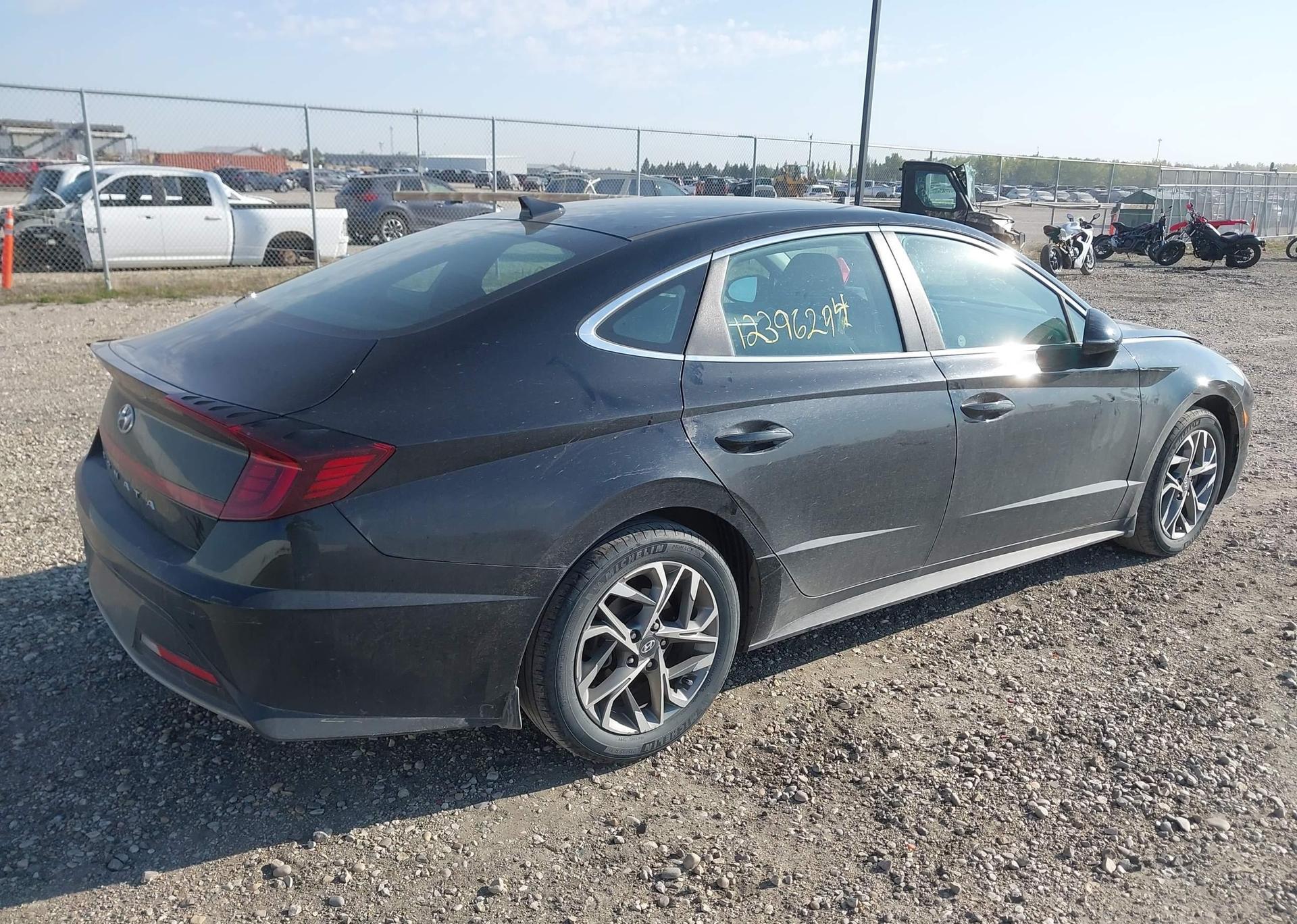 2022 HYUNDAI SONATA SE