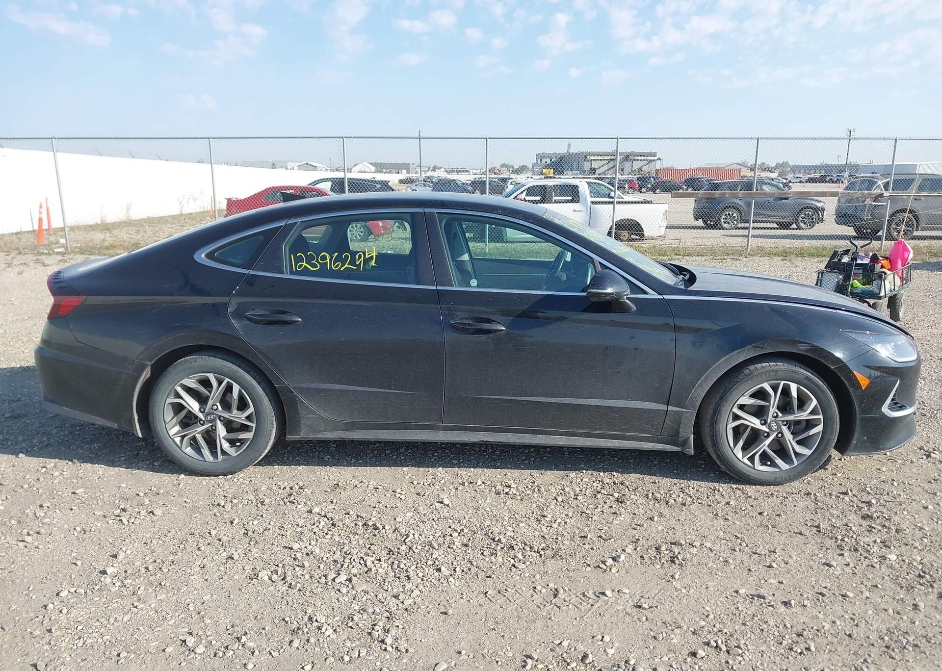 2022 HYUNDAI SONATA SE