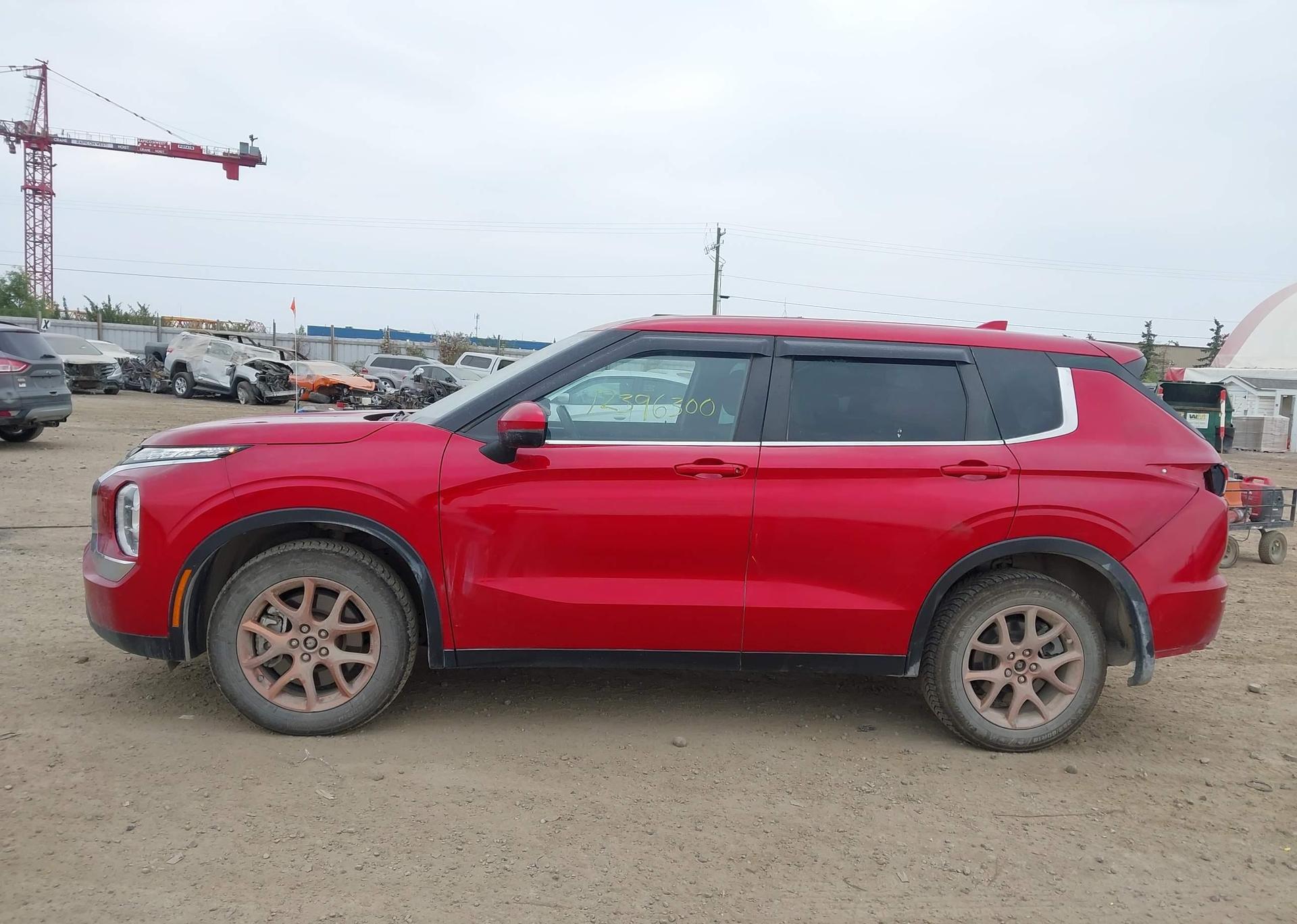 2023 MITSUBISHI OUTLANDER ES