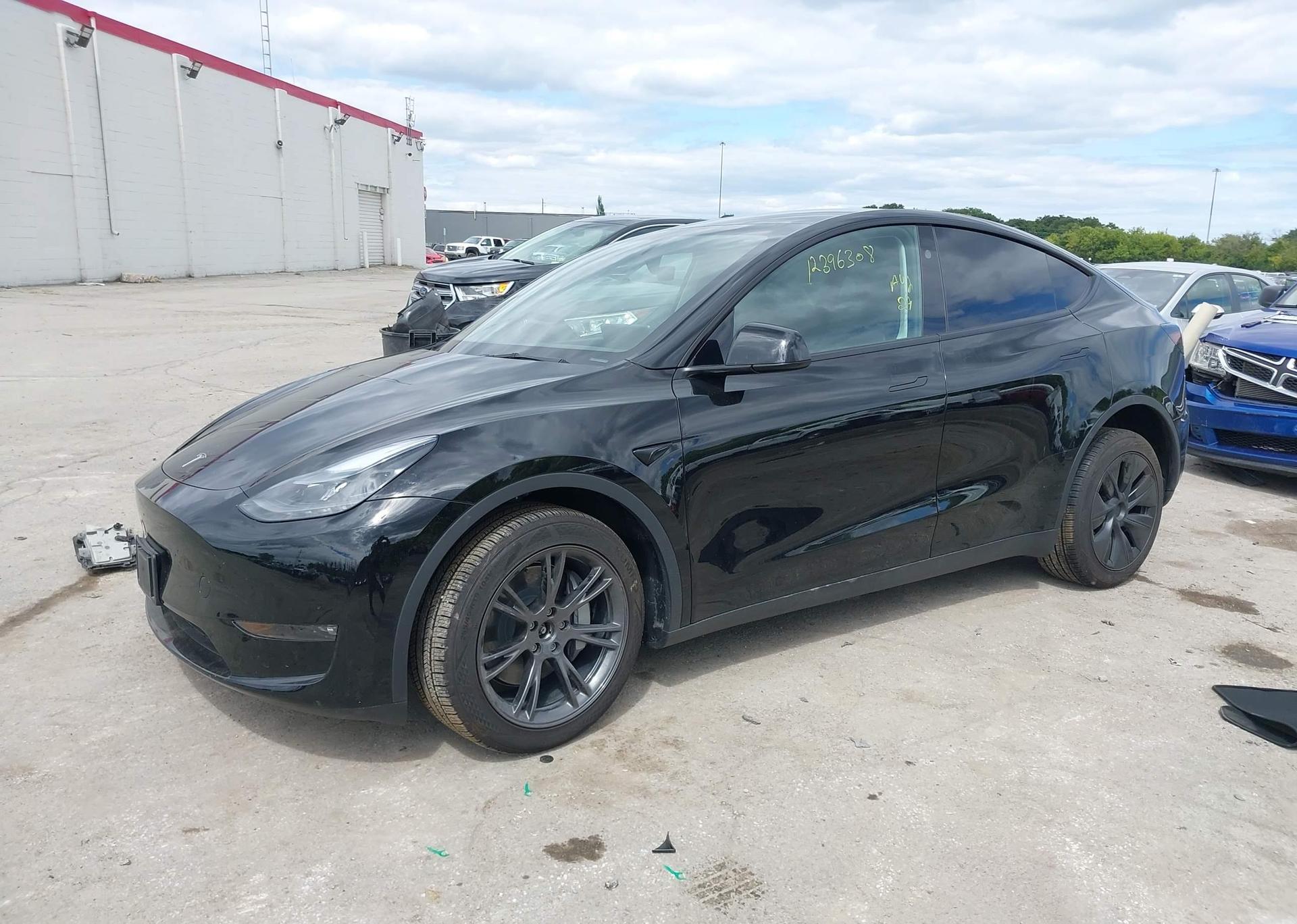 2025 TESLA MODEL Y