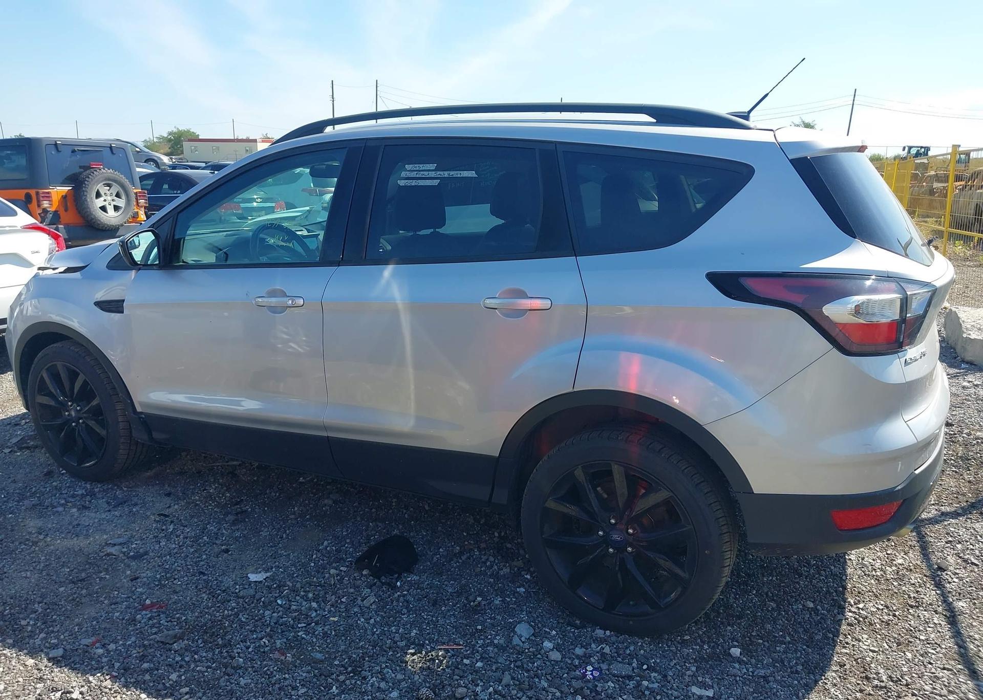 2017 FORD ESCAPE SE
