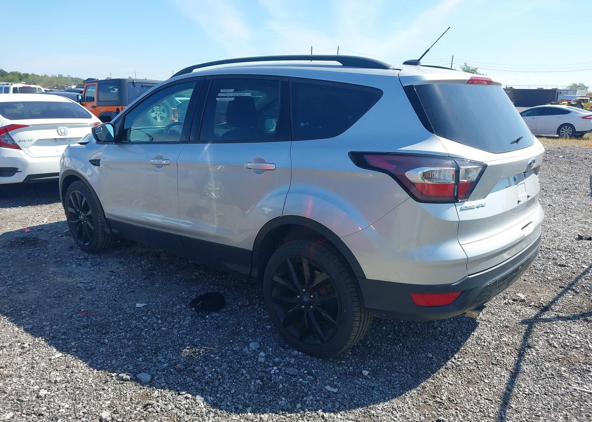 2017 FORD ESCAPE SE