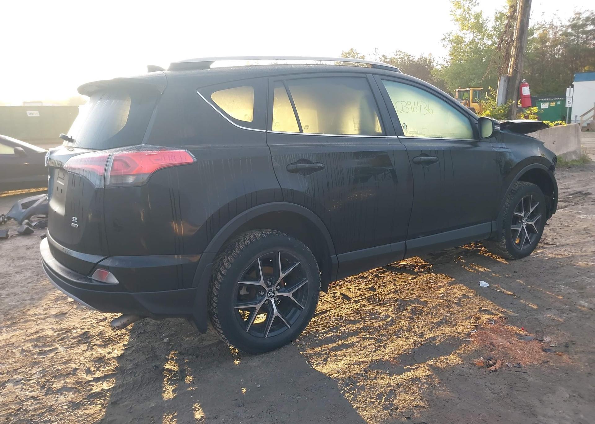 2017 TOYOTA RAV4 SE