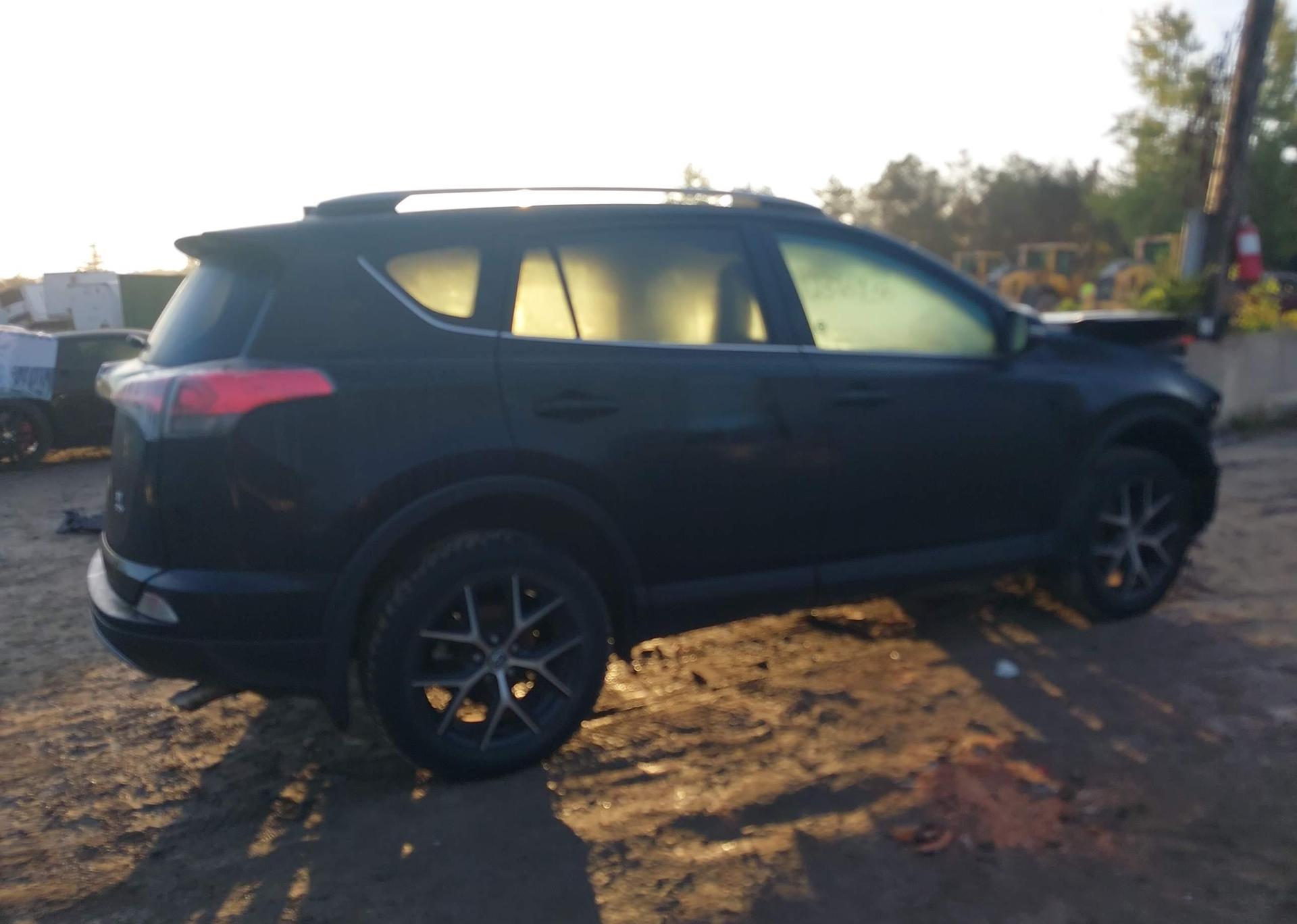 2017 TOYOTA RAV4 SE