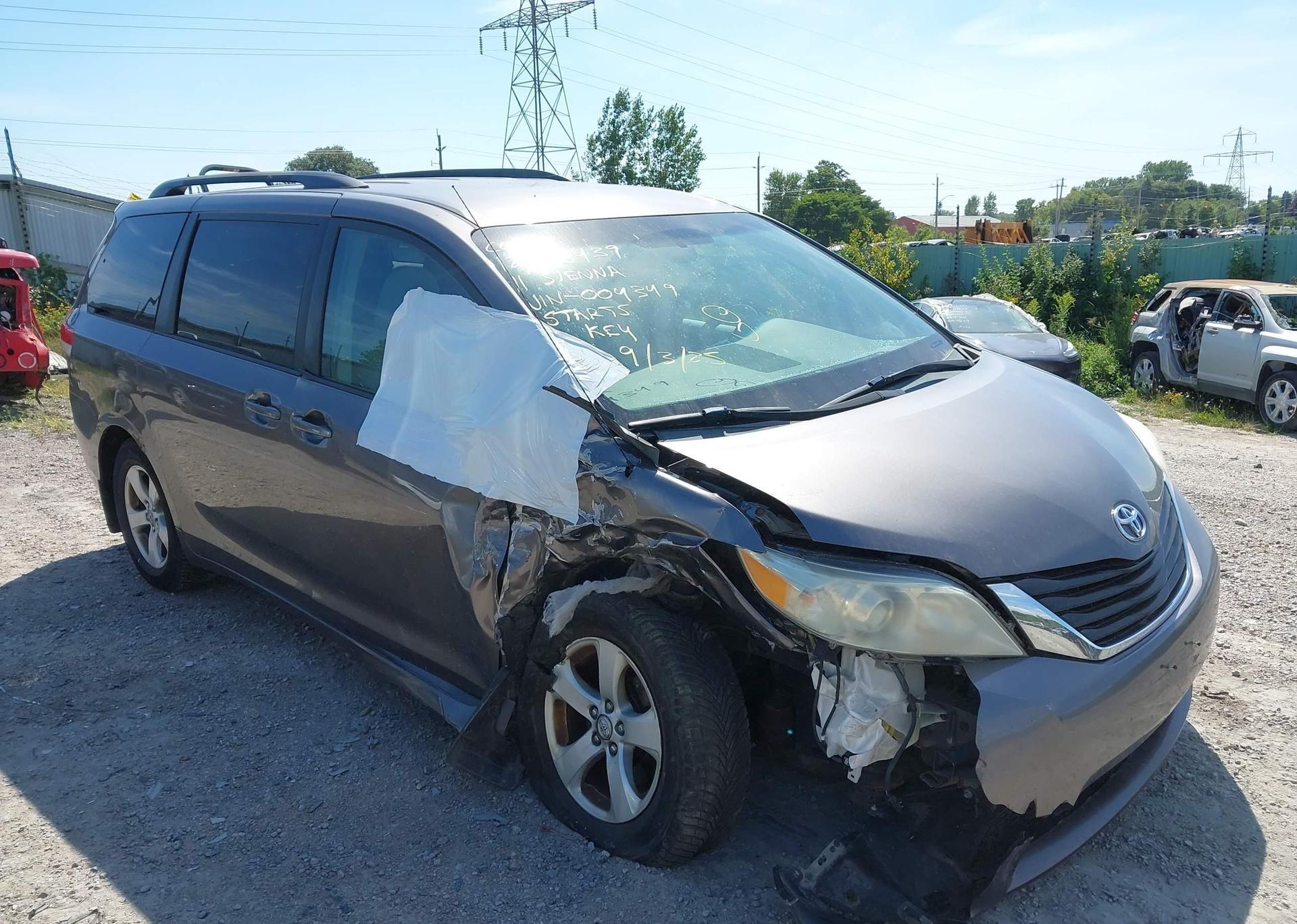 2011 TOYOTA SIENNA LE