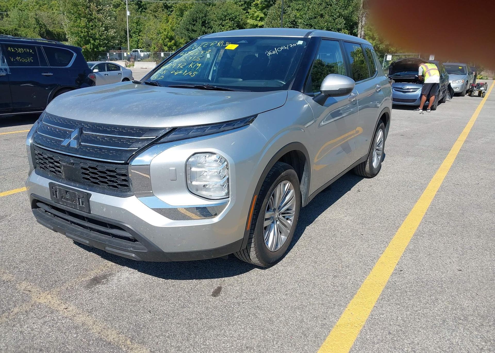 2024 MITSUBISHI OUTLANDER ES