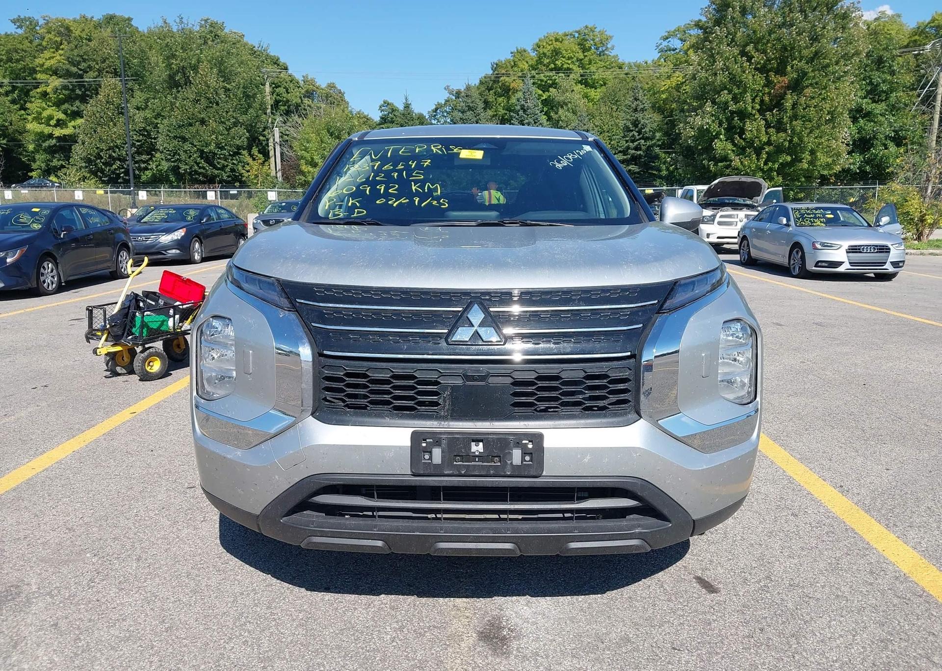 2024 MITSUBISHI OUTLANDER ES