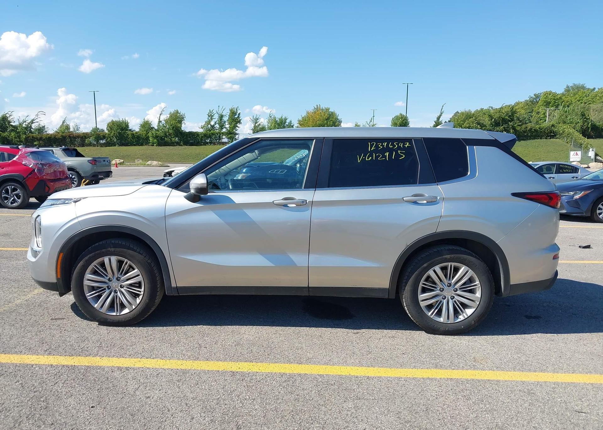 2024 MITSUBISHI OUTLANDER ES