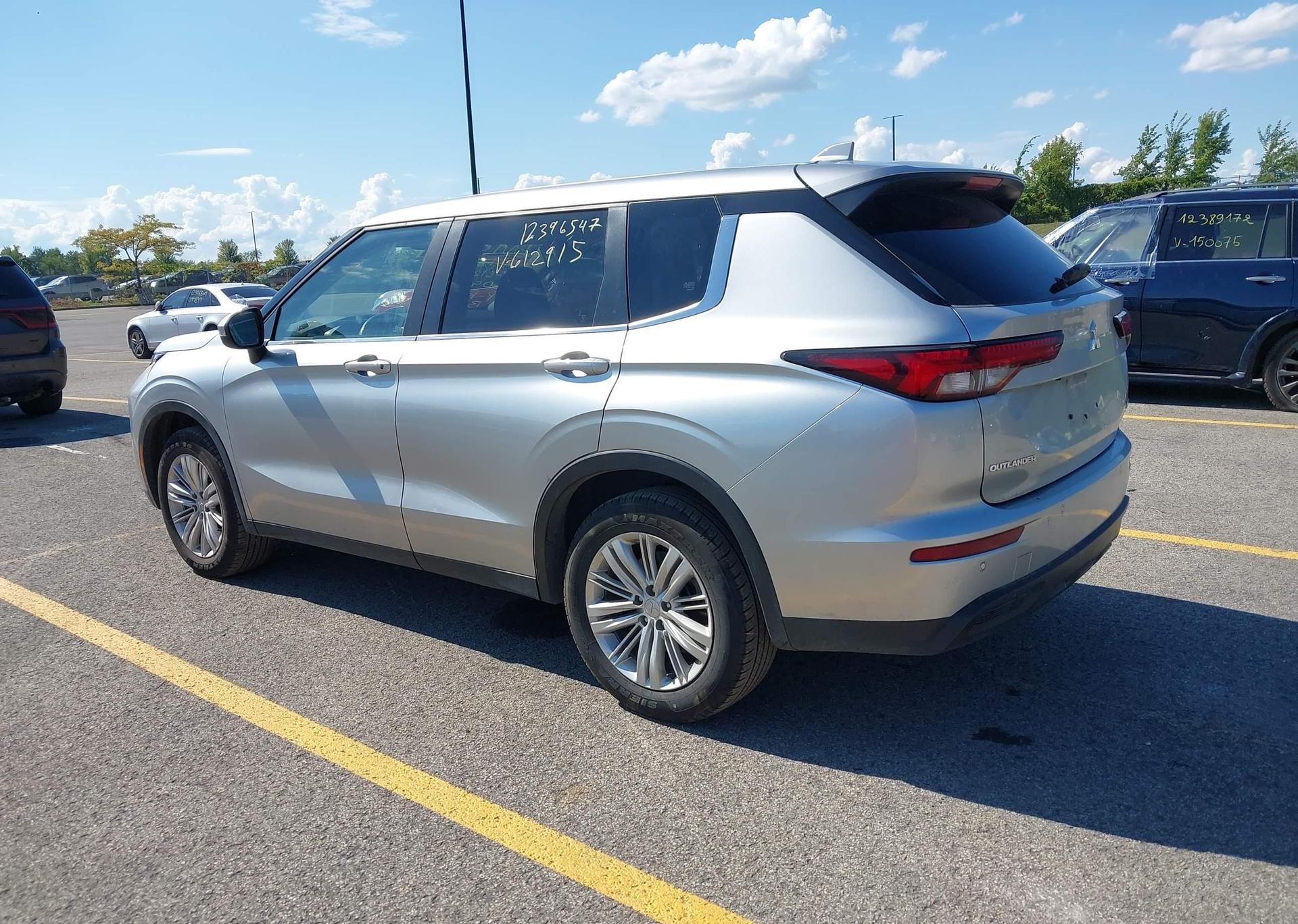 2024 MITSUBISHI OUTLANDER ES