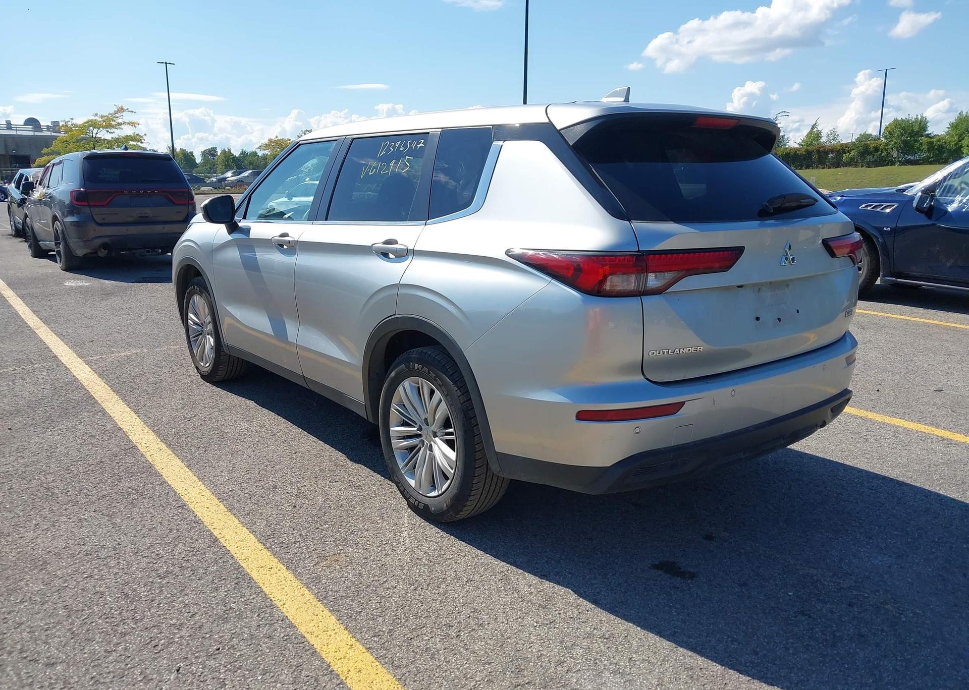 2024 MITSUBISHI OUTLANDER ES
