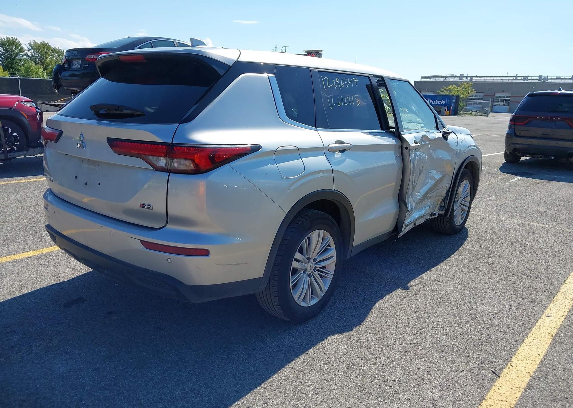 2024 MITSUBISHI OUTLANDER ES