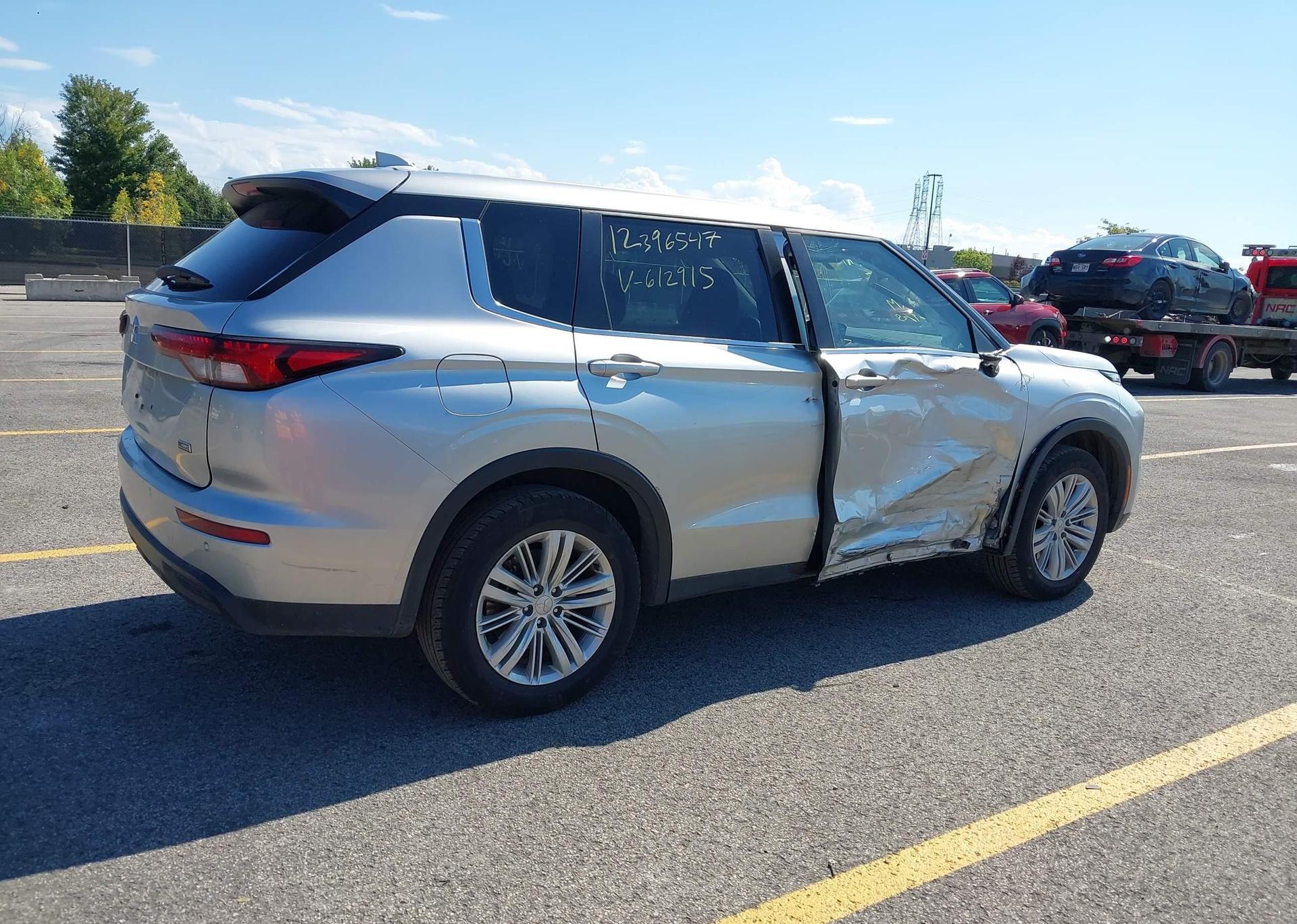 2024 MITSUBISHI OUTLANDER ES
